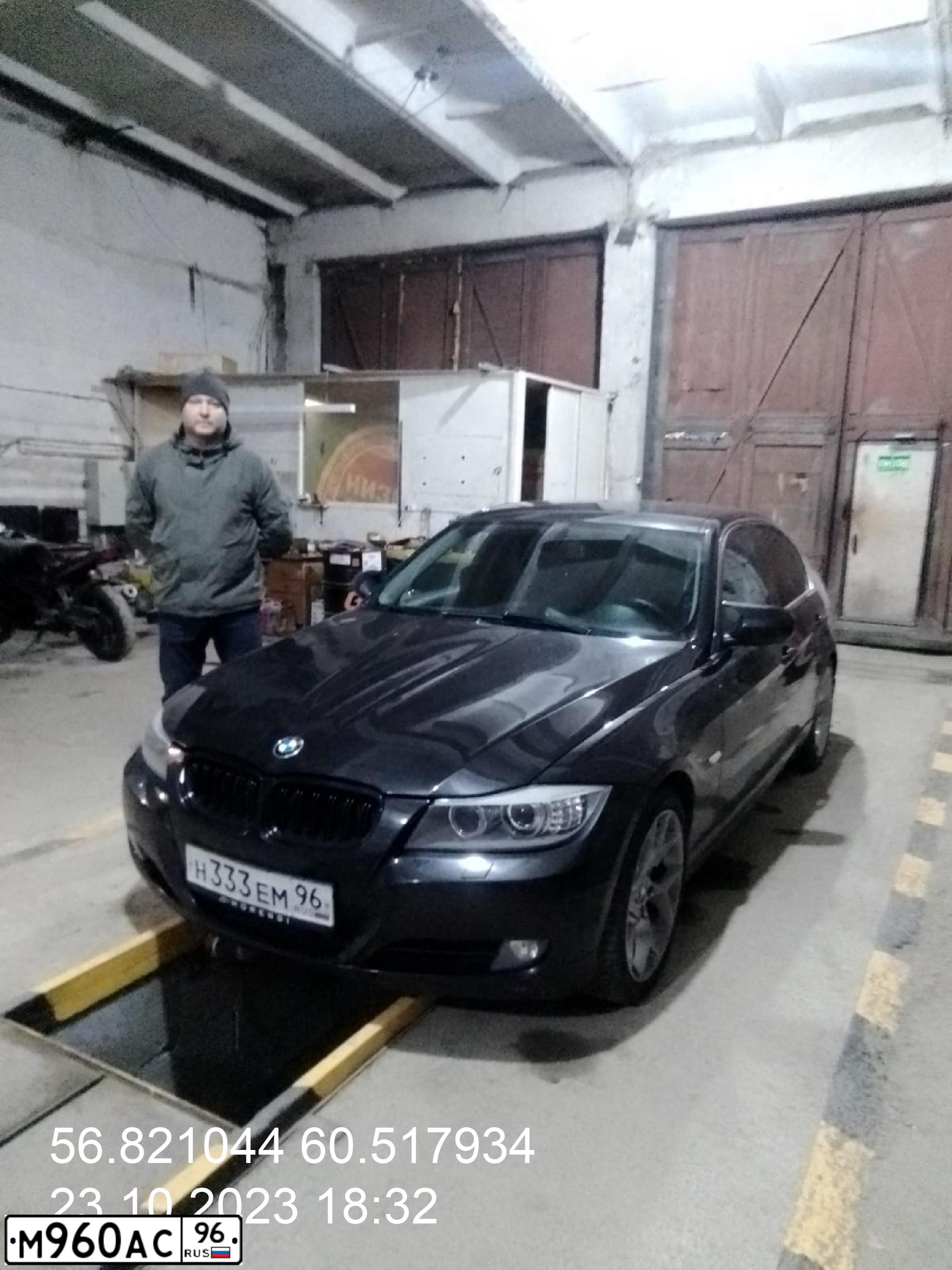 Фото автомобиля BMW SERIE 3, 2011 — госномер Т266ВО196. Цвет: ЧЕРНЫЙ