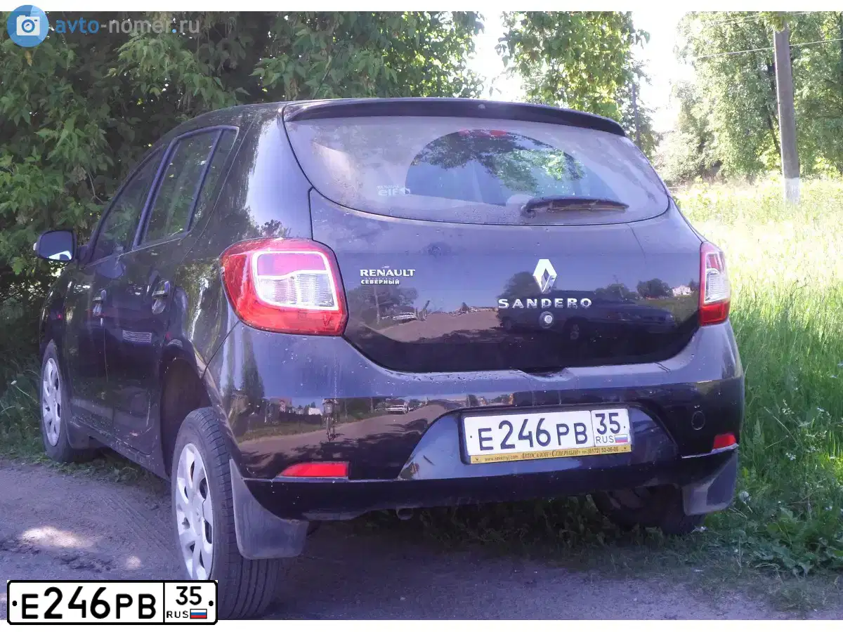 Фото автомобиля RENAULT SANDERO, 2014 — госномер Е246РВ35. Цвет: ЧЕРНЫЙ