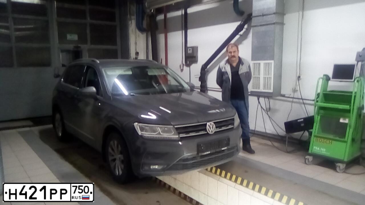 Фото автомобиля VOLKSWAGEN TIGUAN, 2017 — госномер А139ЕР977