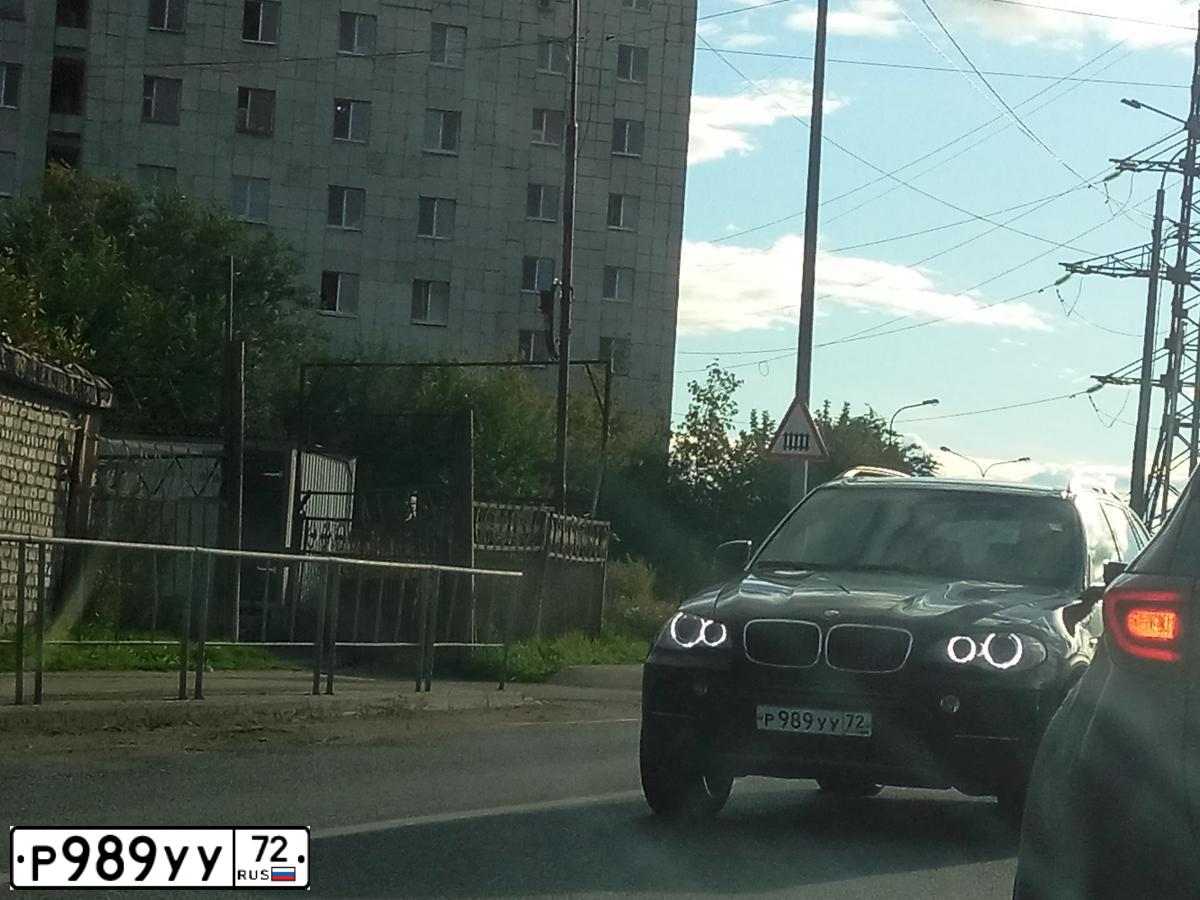 Фото автомобиля BMW X5, 2011 — госномер Р989УУ72. Цвет: ЧЕРНЫЙ
