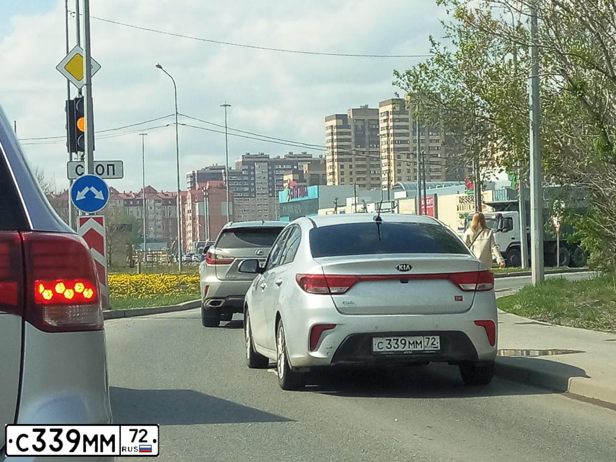 Фото автомобиля KIA RIO, 2018 — госномер С339ММ72. Цвет: СЕРЕБРИСТЫЙ