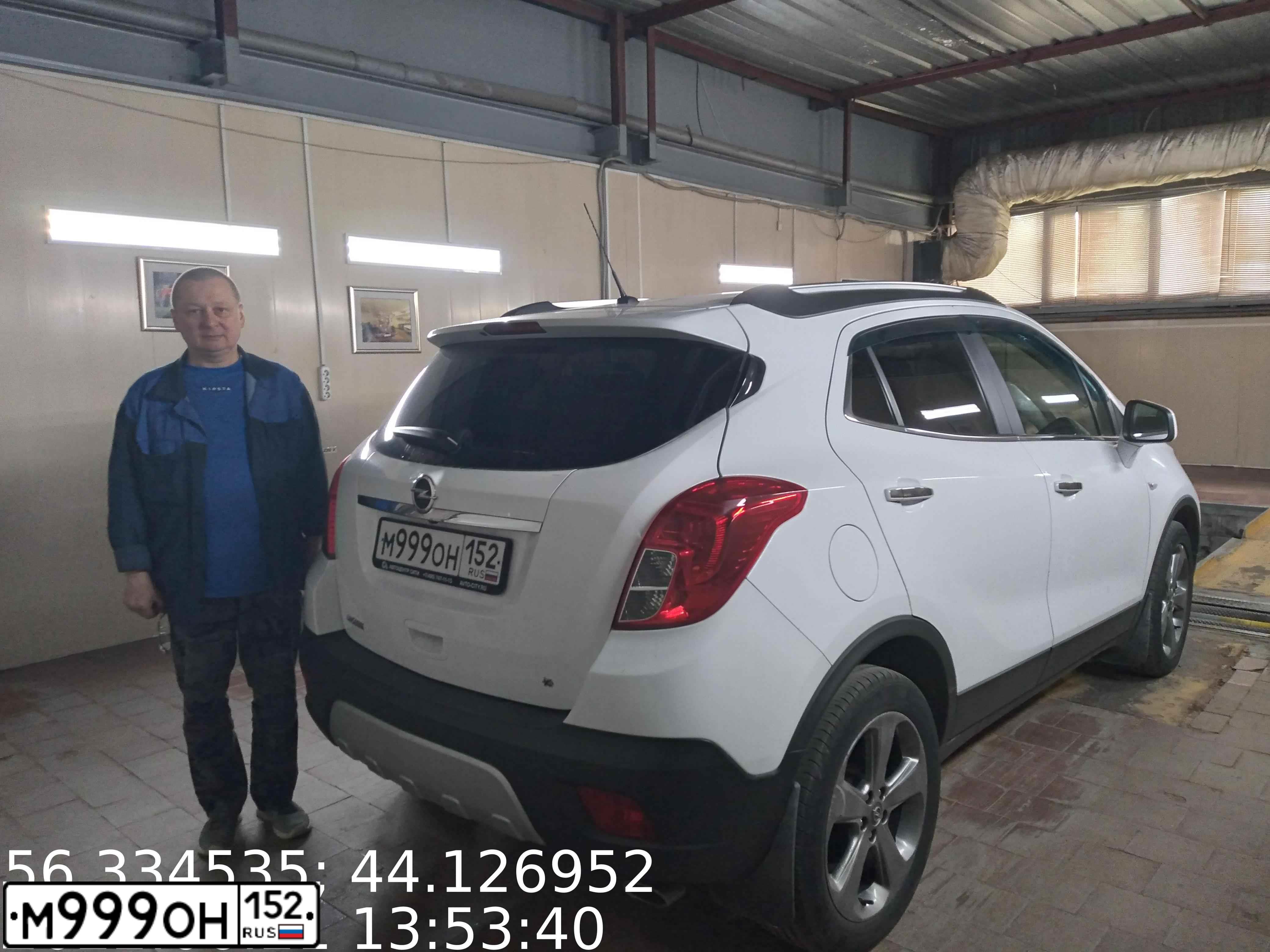 Фото автомобиля OPEL MOKKA, 2014 — госномер Р317МА750. Цвет: Белый
