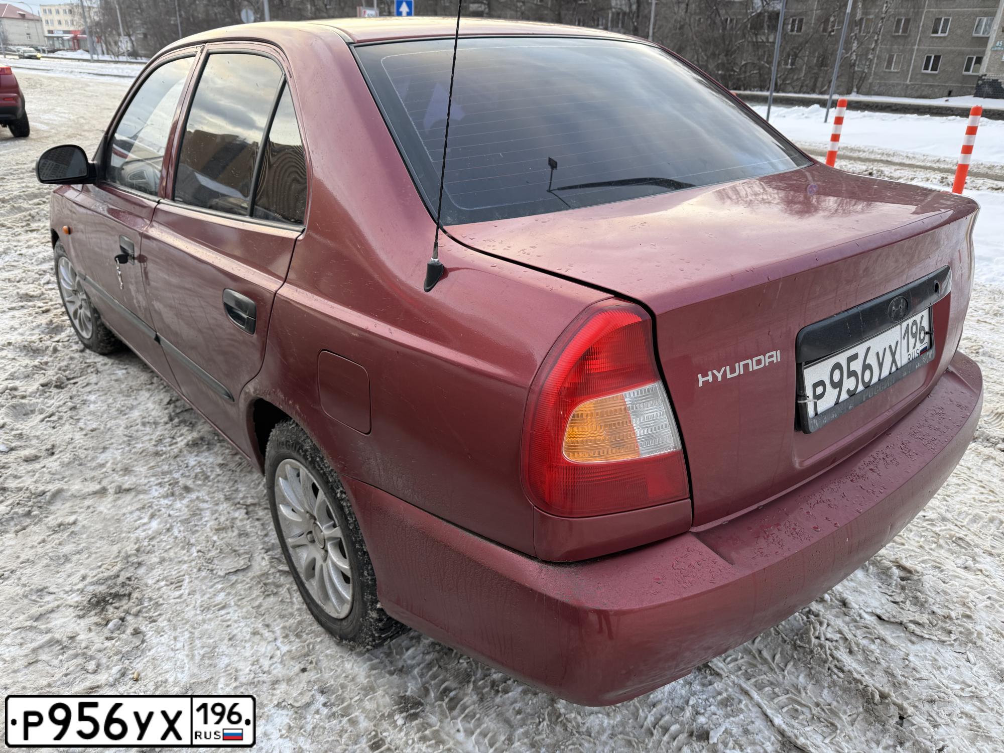 Фото автомобиля TAGAZ ACCENT, 2005 — госномер Р956УХ196. Цвет: Красный