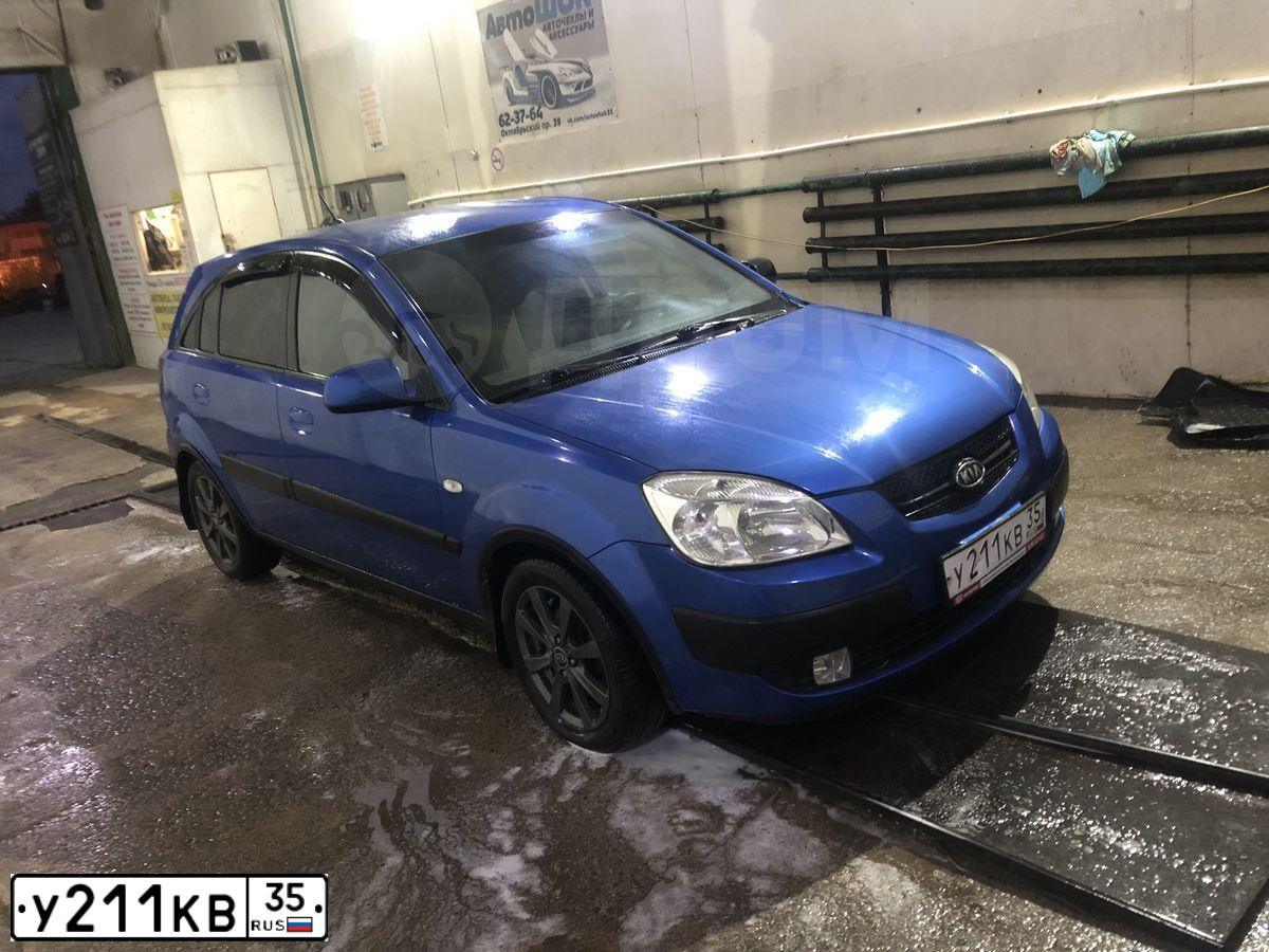 Фото автомобиля KIA RIO, 2009 — госномер У211КВ35. Цвет: СИНИЙ