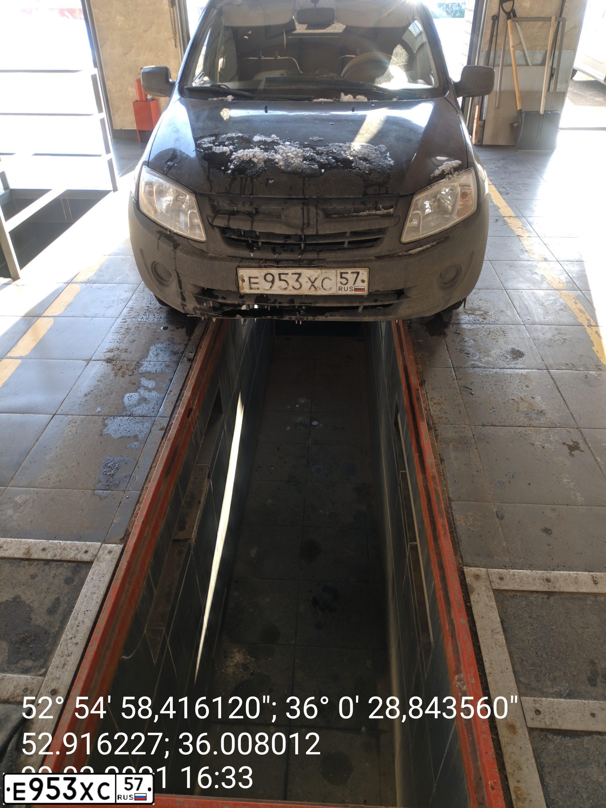 Фото автомобиля LADA 2190 GRANTA, 2014 — госномер Е953ХС57. Цвет: ЧЕРНЫЙ
