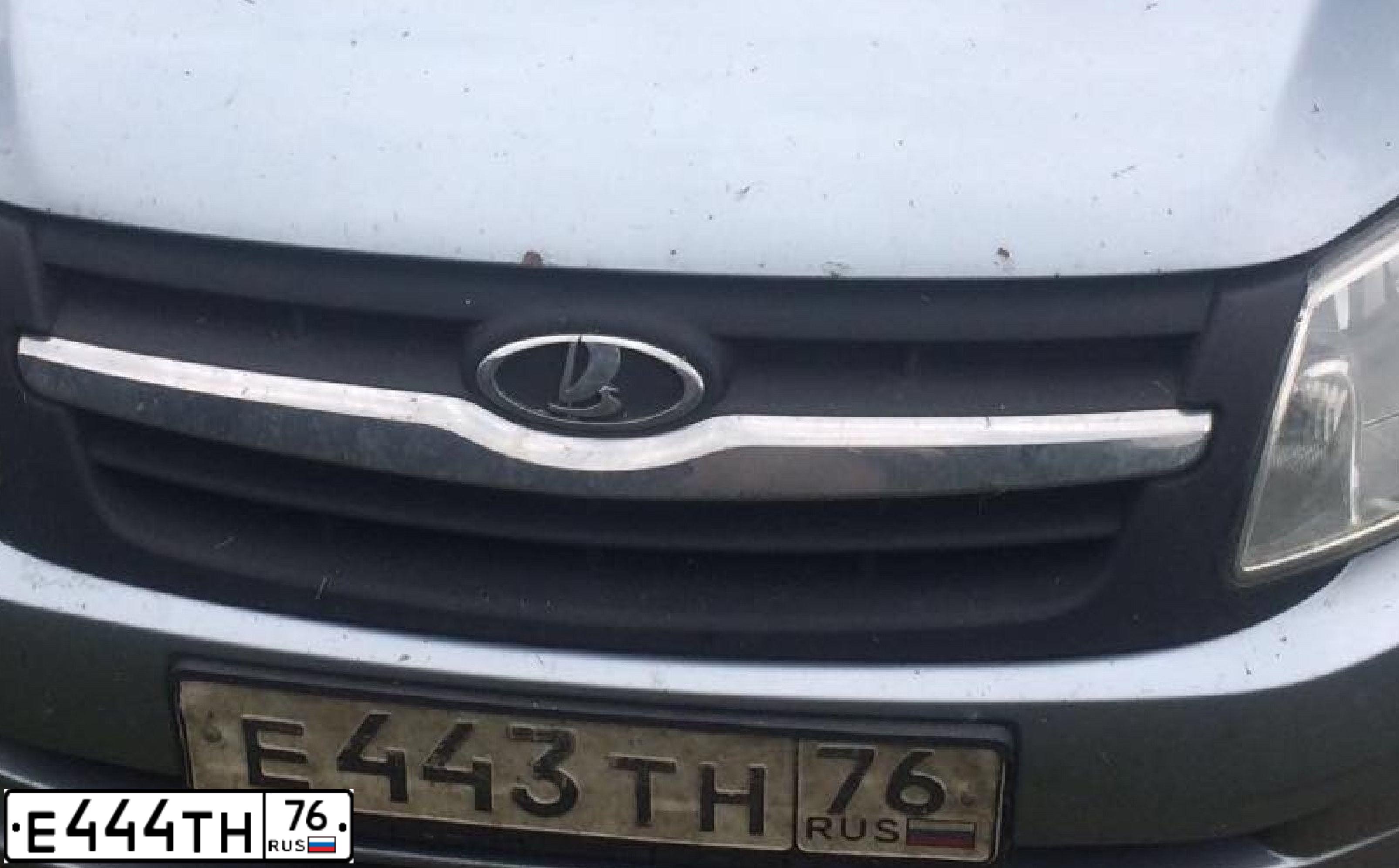 Фото автомобиля LADA 2190 GRANTA, 2013 — госномер Е443ТН76. Цвет: ГОЛУБОЙ