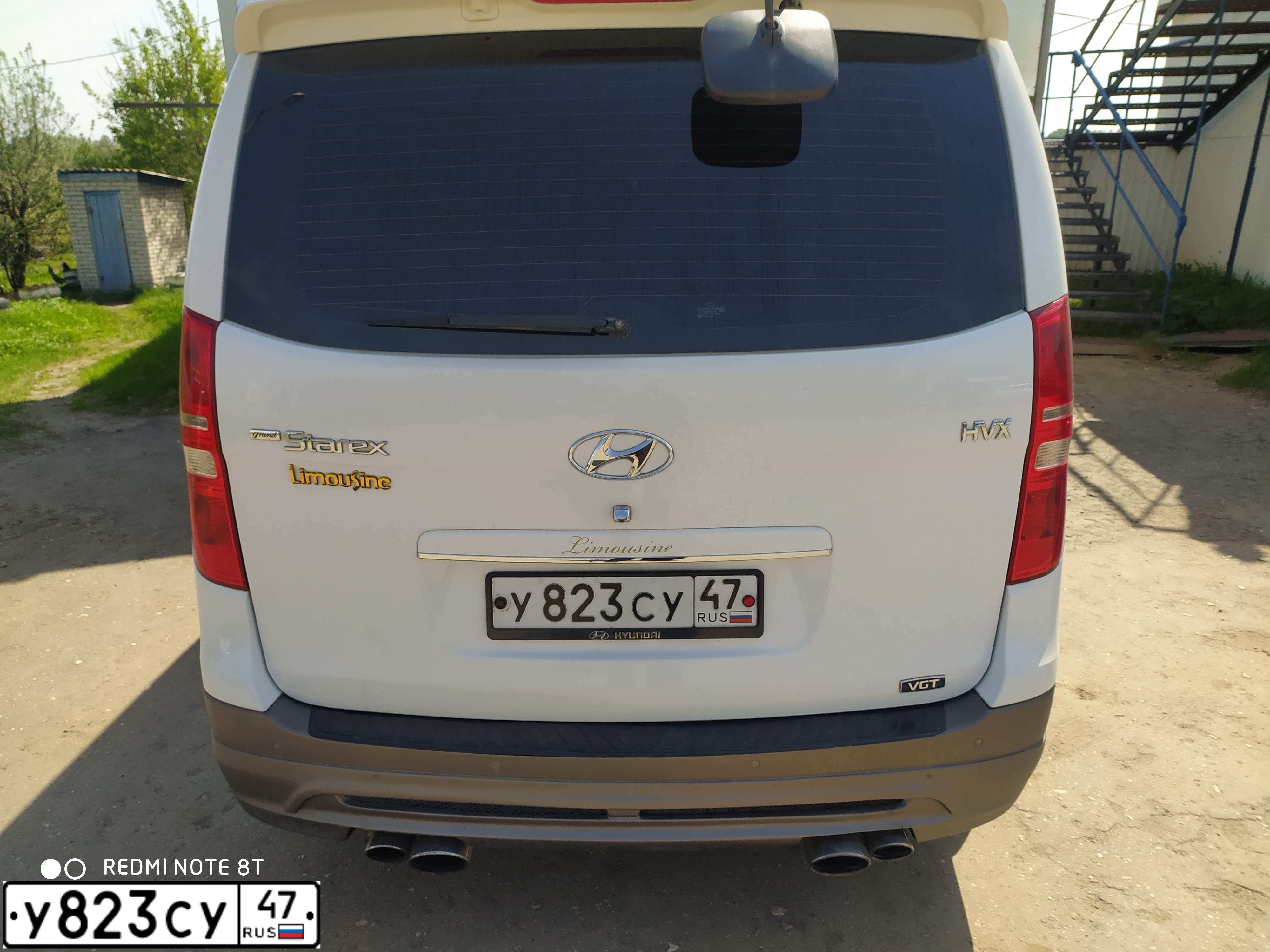 Фото автомобиля HYUNDAI GRAND STAREX, 2012 — госномер У823СУ47. Цвет: БЕЛЫЙ СЕРЫЙ
