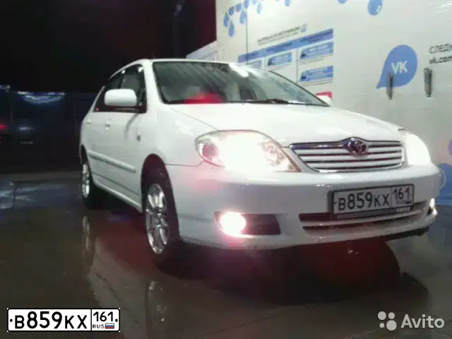 Фото автомобиля TOYOTA COROLLA, 2005 — госномер Х549ТХ15. Цвет: Белый