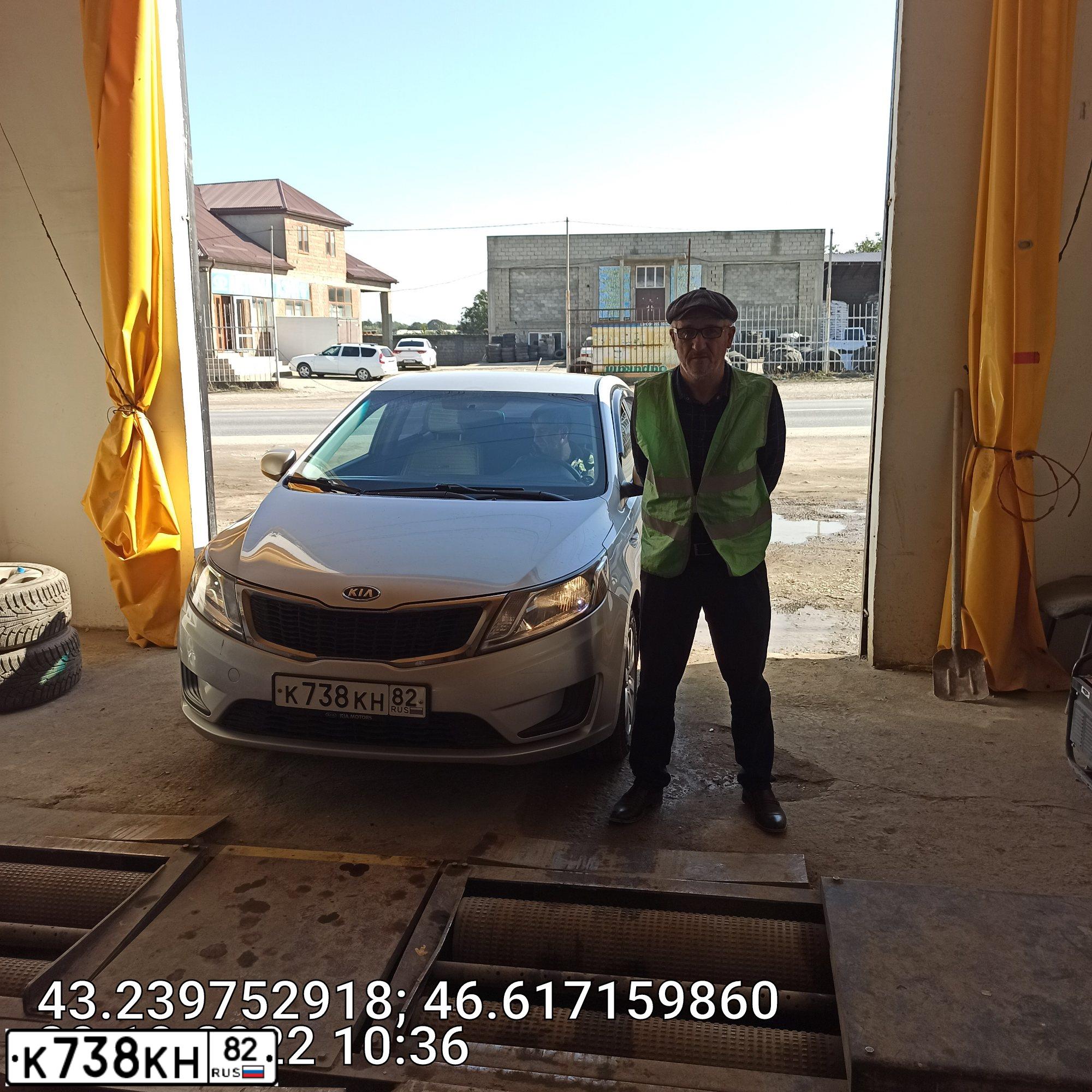 Фото автомобиля KIA RIO, 2012 — госномер Т130ТО05. Цвет: Серебристый