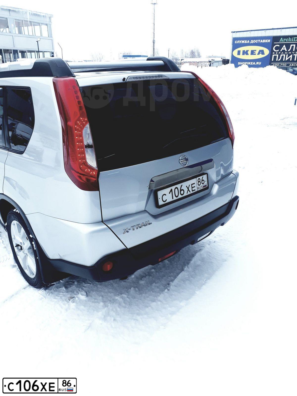 Фото автомобиля NISSAN X-TRAIL, 2011 — госномер Р232НА196. Цвет: СВЕТЛО-СЕРЫЙ