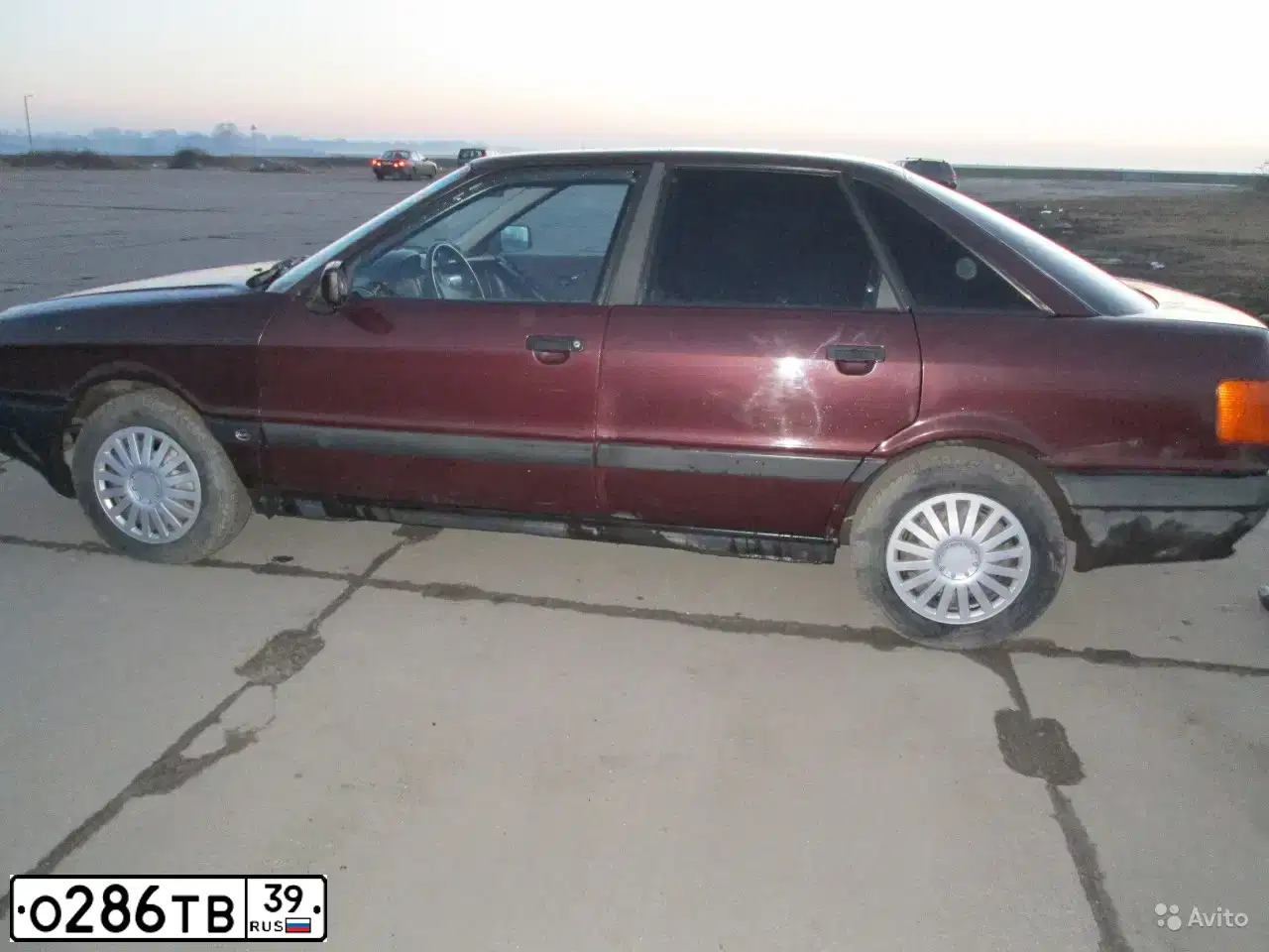 Фото автомобиля AUDI 80, 1988 — госномер О286ТВ39. Цвет: Красный