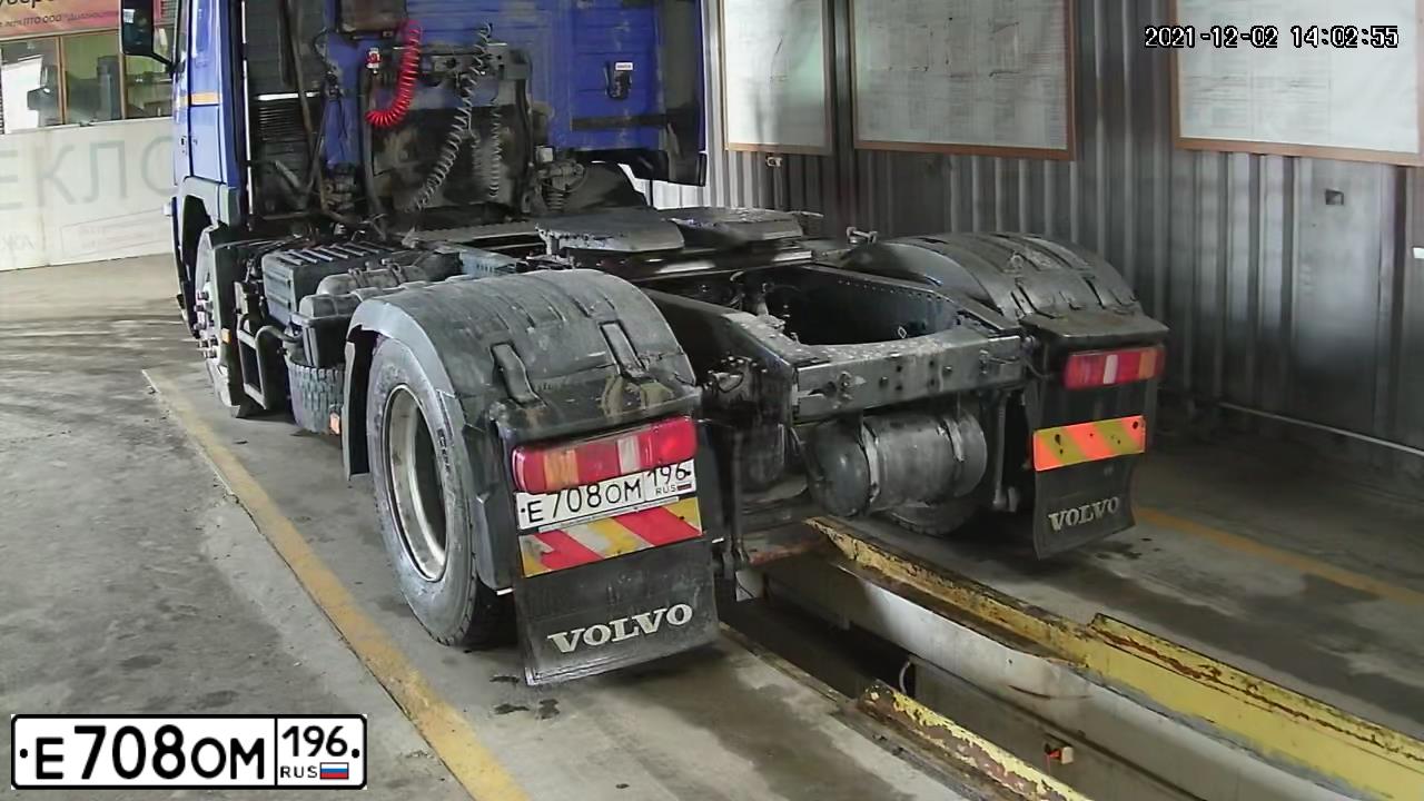Фото автомобиля VOLVO SERIE FM /4X2/, 2011 — госномер Е708ОМ196. Цвет: СИНИЙ