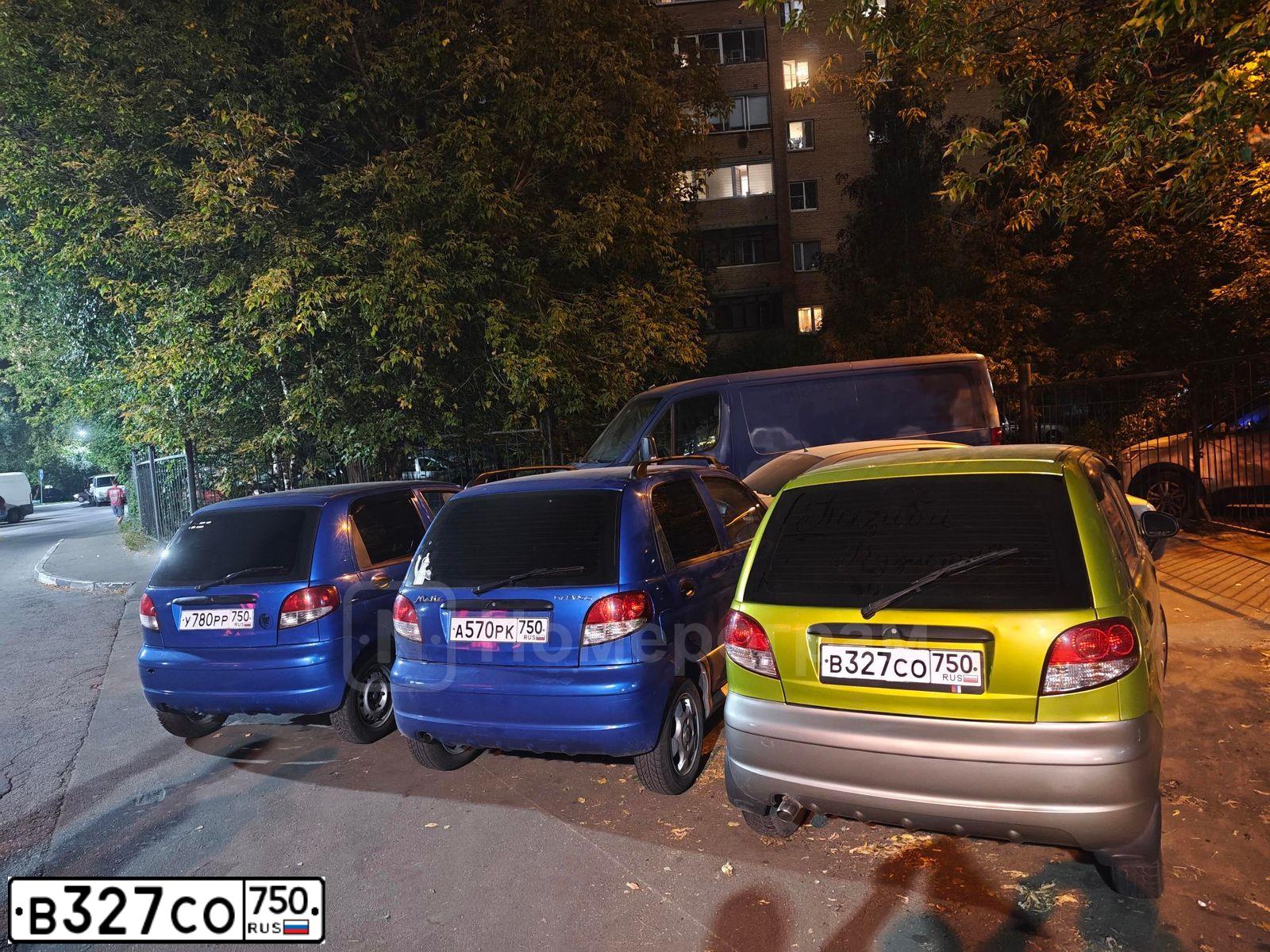 Фото автомобиля DAEWOO MATIZ, 2014 — госномер В327СО750. Цвет: ЖЕЛТО-ЗЕЛЕНЫЙ