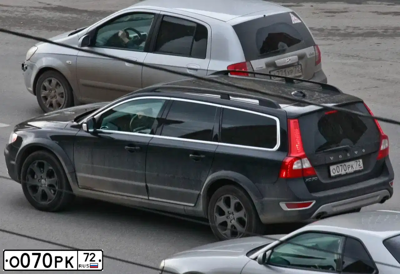 Фото автомобиля VOLVO XC70, 2012 — госномер О070РК72. Цвет: ЧЕРНЫЙ