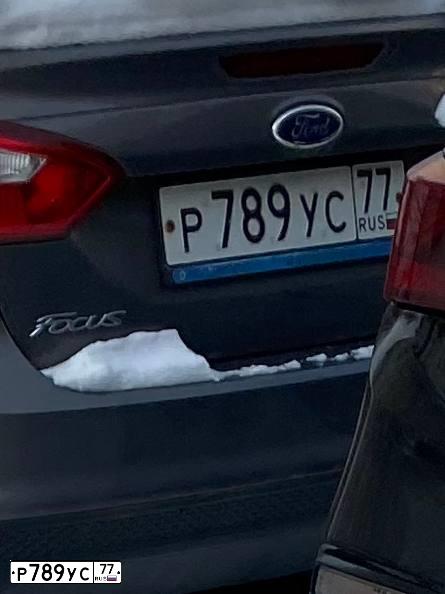 Фото автомобиля FORD FOCUS, 2012 — госномер Р789УС77. Цвет: КОРИЧНЕВЫЙ