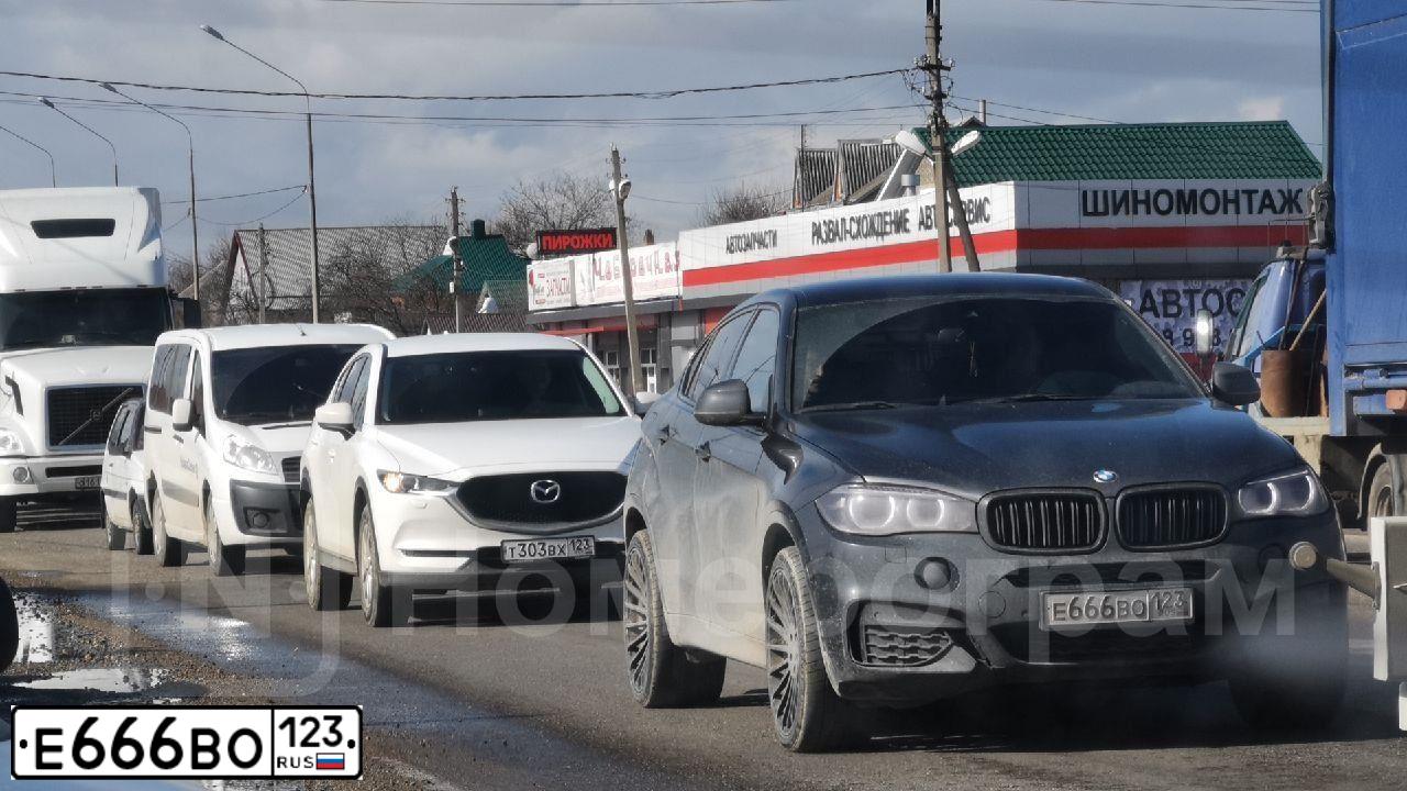 Фото автомобиля BMW X6, 2017 — госномер Е666ВО123. Цвет: ЧЕРНЫЙ