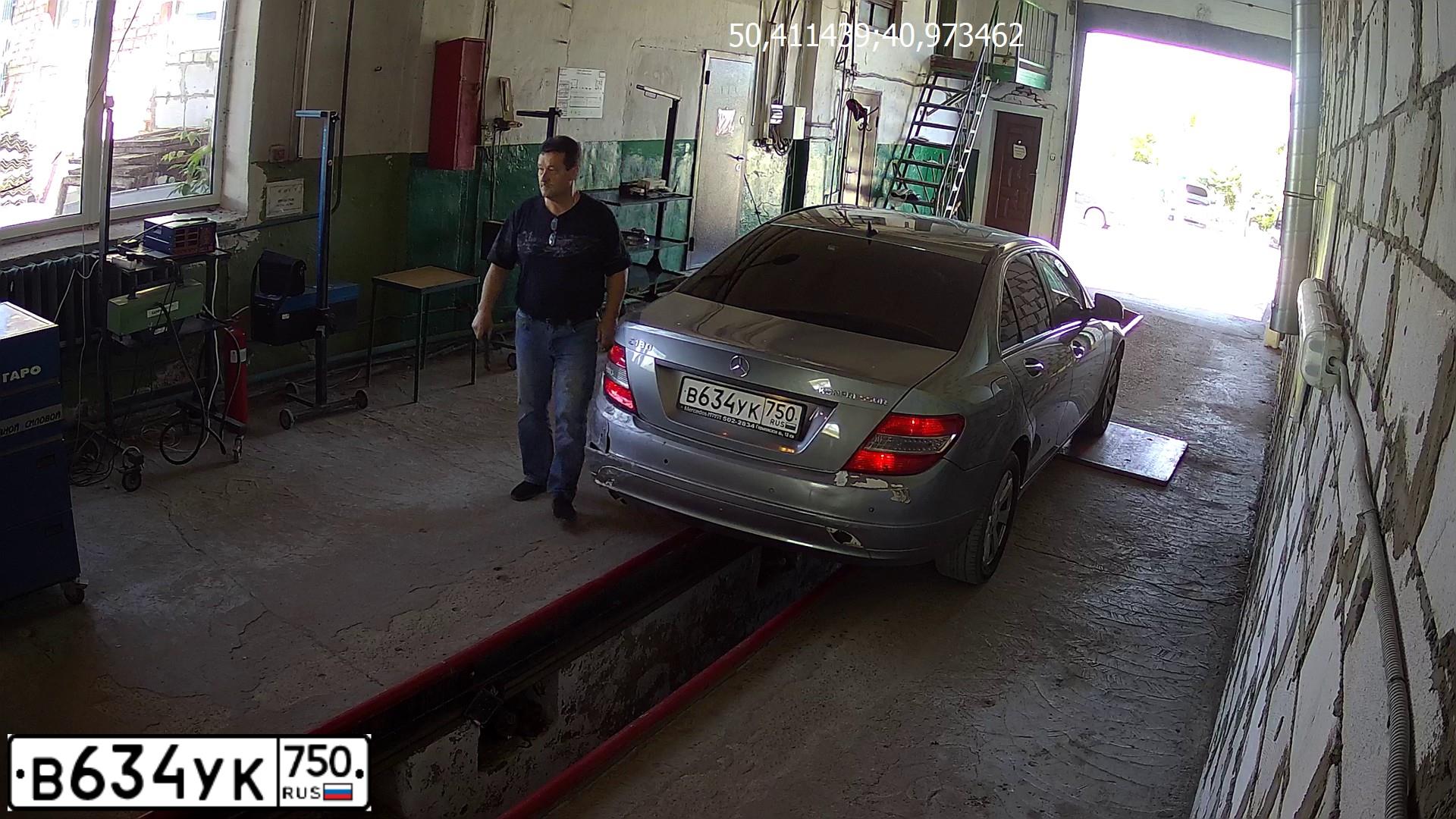 Фото автомобиля MERCEDES C-KLASSE, 2008 — госномер М595КВ199. Цвет: СЕРЫЙ