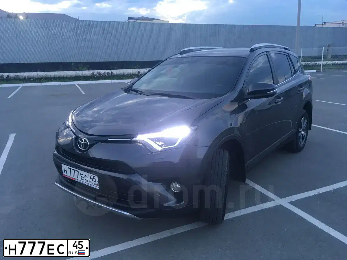 Фото автомобиля TOYOTA LANDCRUISER, 2018 — госномер Н372ВВ774. Цвет: Белый