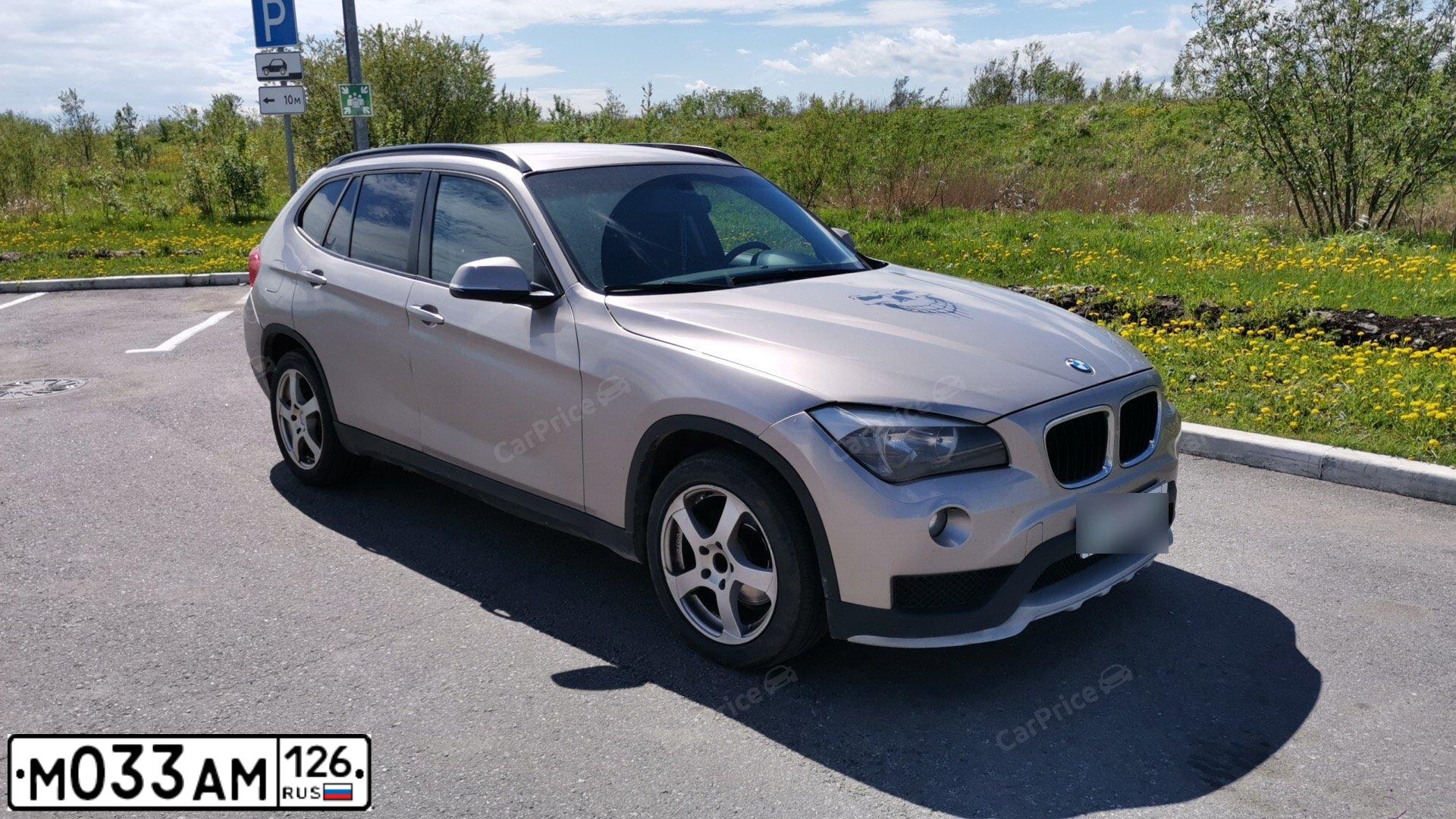 Фото автомобиля BMW X1, 2014 — госномер М033АМ126. Цвет: СВЕТЛО-БЕЖЕВЫЙ