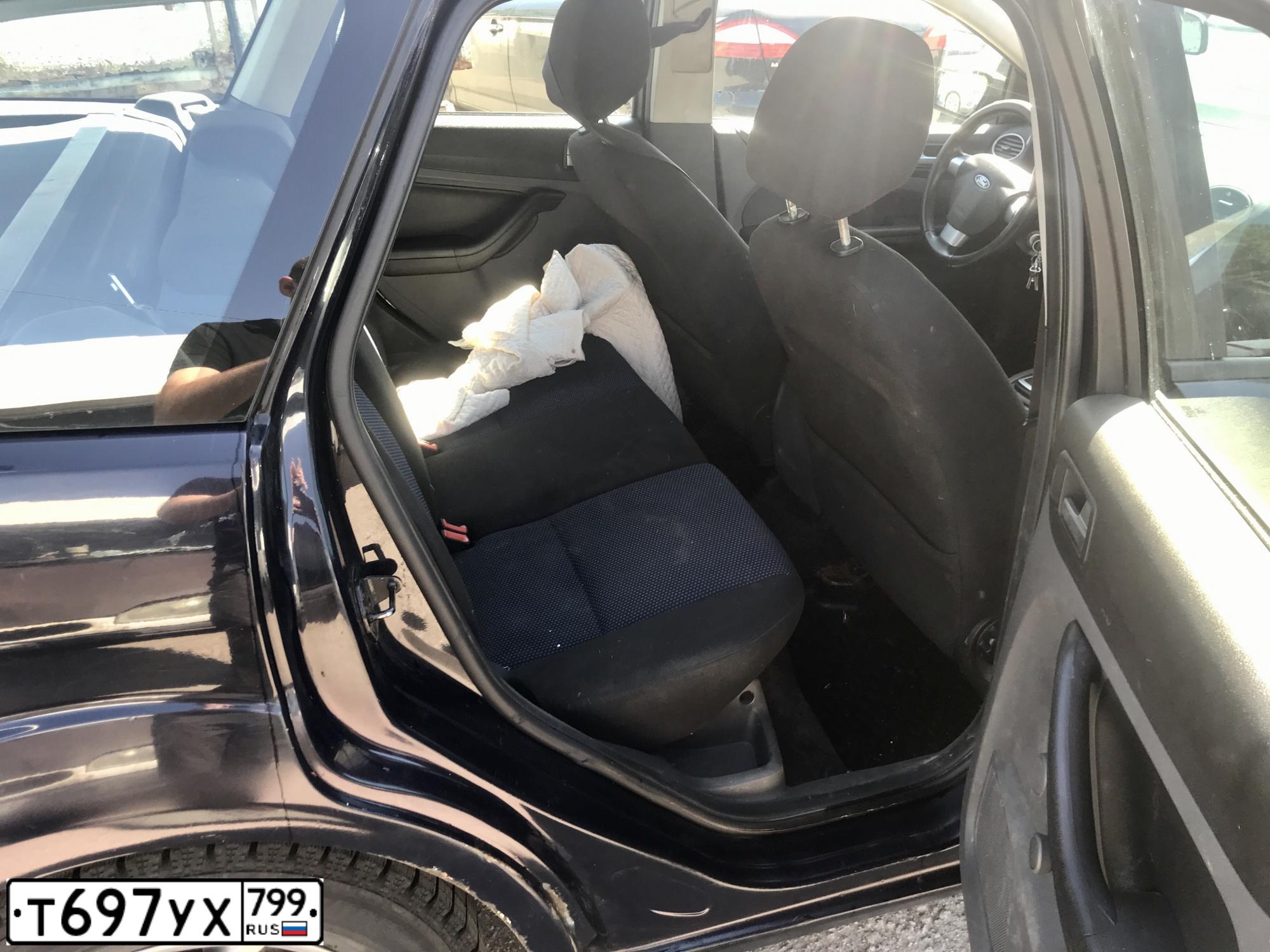 Фото автомобиля FORD FOCUS, 2007 — госномер К883АХ197. Цвет: Темно-синий