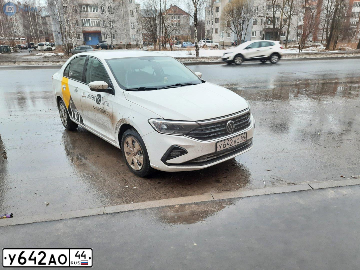 Фото автомобиля VOLKSWAGEN POLO, 2020 — госномер У835ВХ44. Цвет: Белый