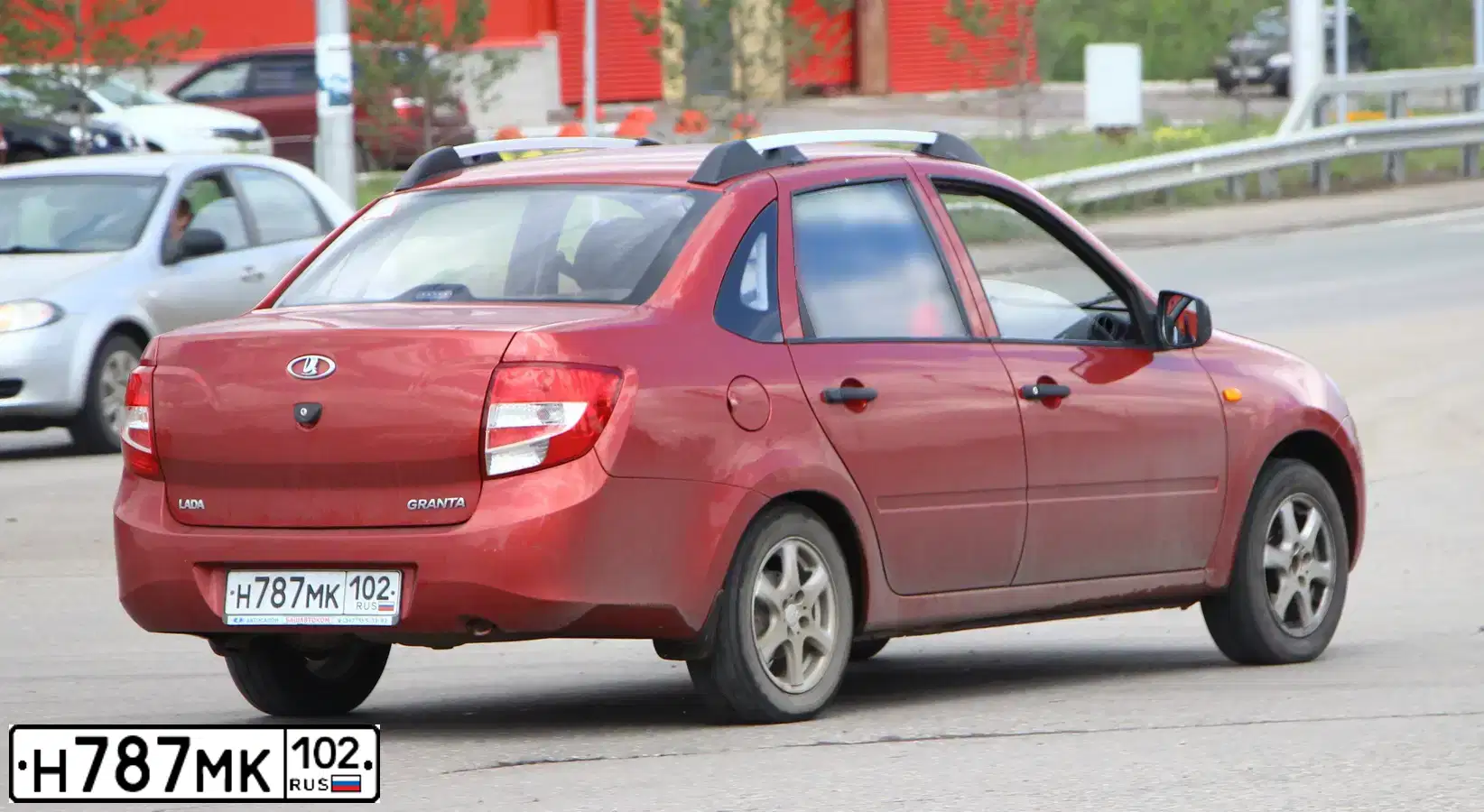 Фото автомобиля LADA 2190 GRANTA, 2012 — госномер Е665РХ702. Цвет: СЕРЕБРИСТО-КРАСНЫЙ