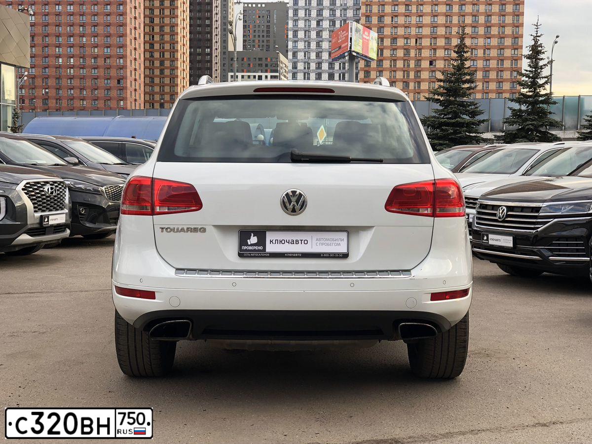 Фото автомобиля VOLKSWAGEN TOUAREG, 2013 — госномер Р197КР797. Цвет: Белый