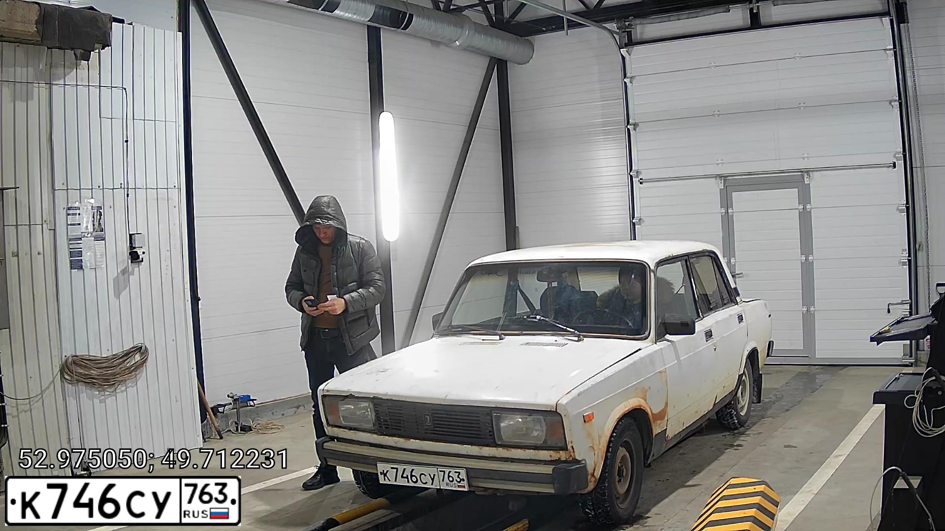 Фото автомобиля LADA 2105, 1990 — госномер К746СУ763. Цвет: Белый