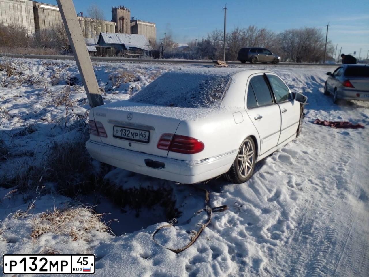 Фото автомобиля MERCEDES E-KLASSE, 1996 — госномер С624МЕ55. Цвет: Белый