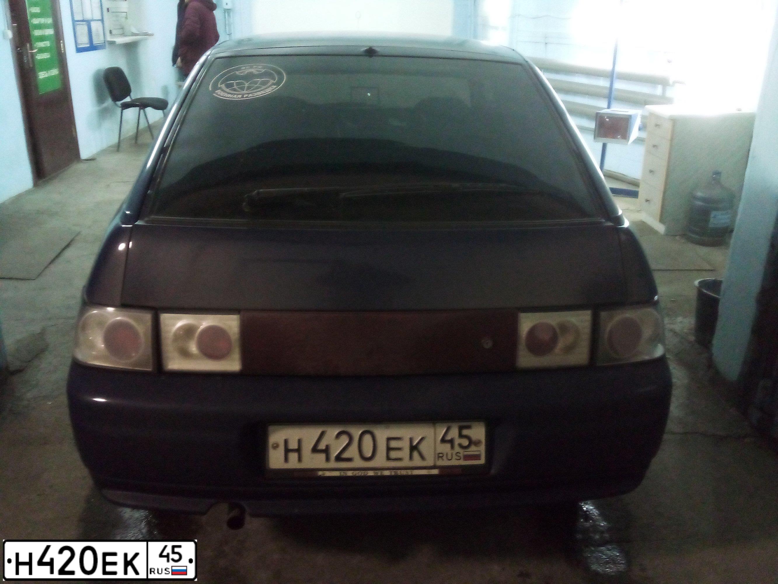 Фото автомобиля LADA 2112, 2003 — госномер Н420ЕК45. Цвет: СЕРЕБРИСТЫЙ ЯРКО-СИНИЙ