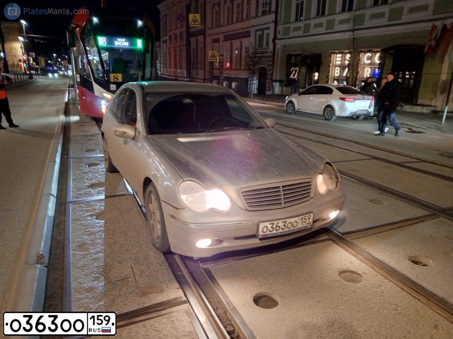 Фото автомобиля MERCEDES C-KLASSE, 2002 — госномер О363ОО159. Цвет: СЕРЫЙ МЕТАЛЛИК