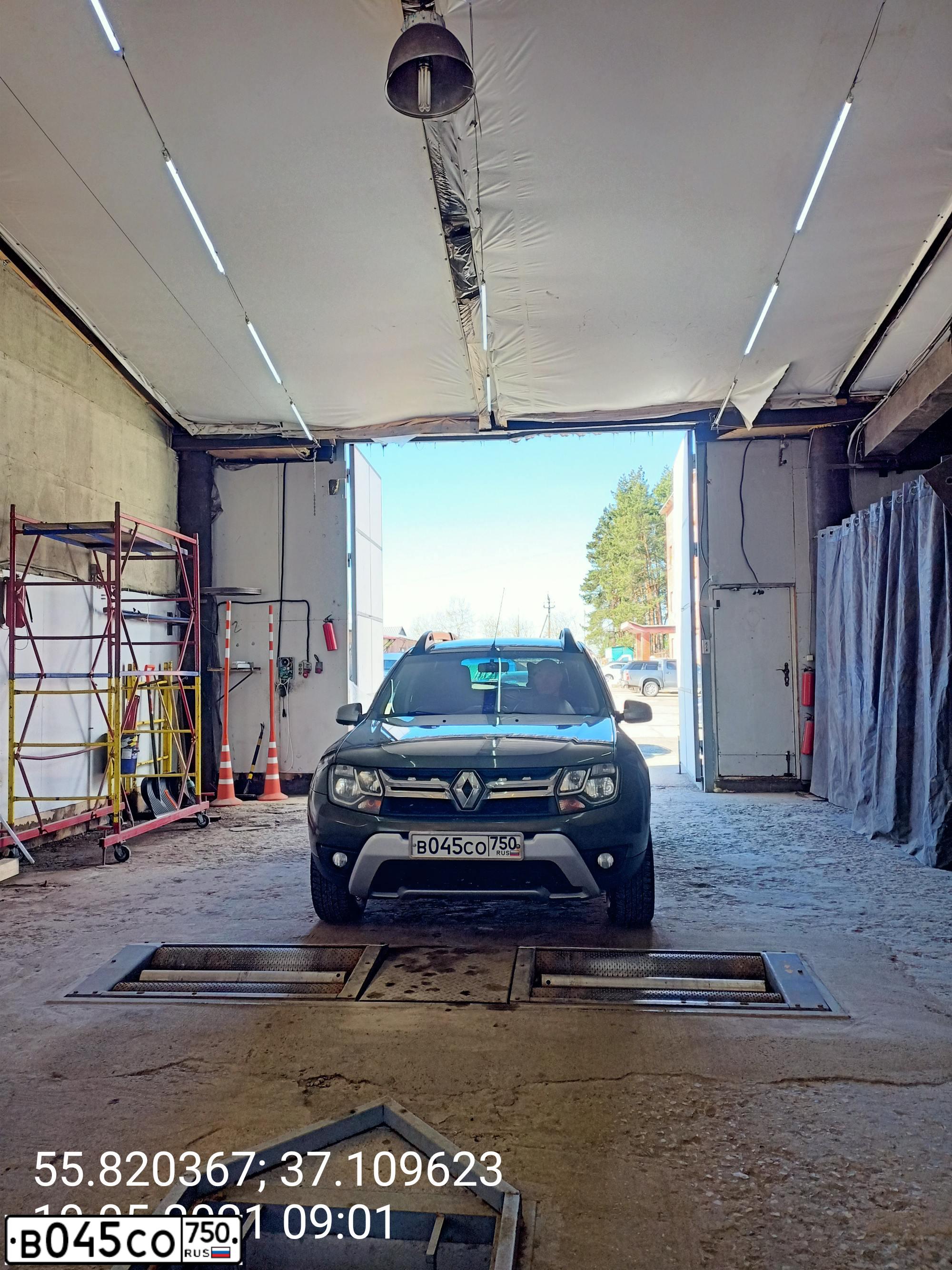 Фото автомобиля RENAULT DUSTER, 2016 — госномер В045СО750. Цвет: Зеленый