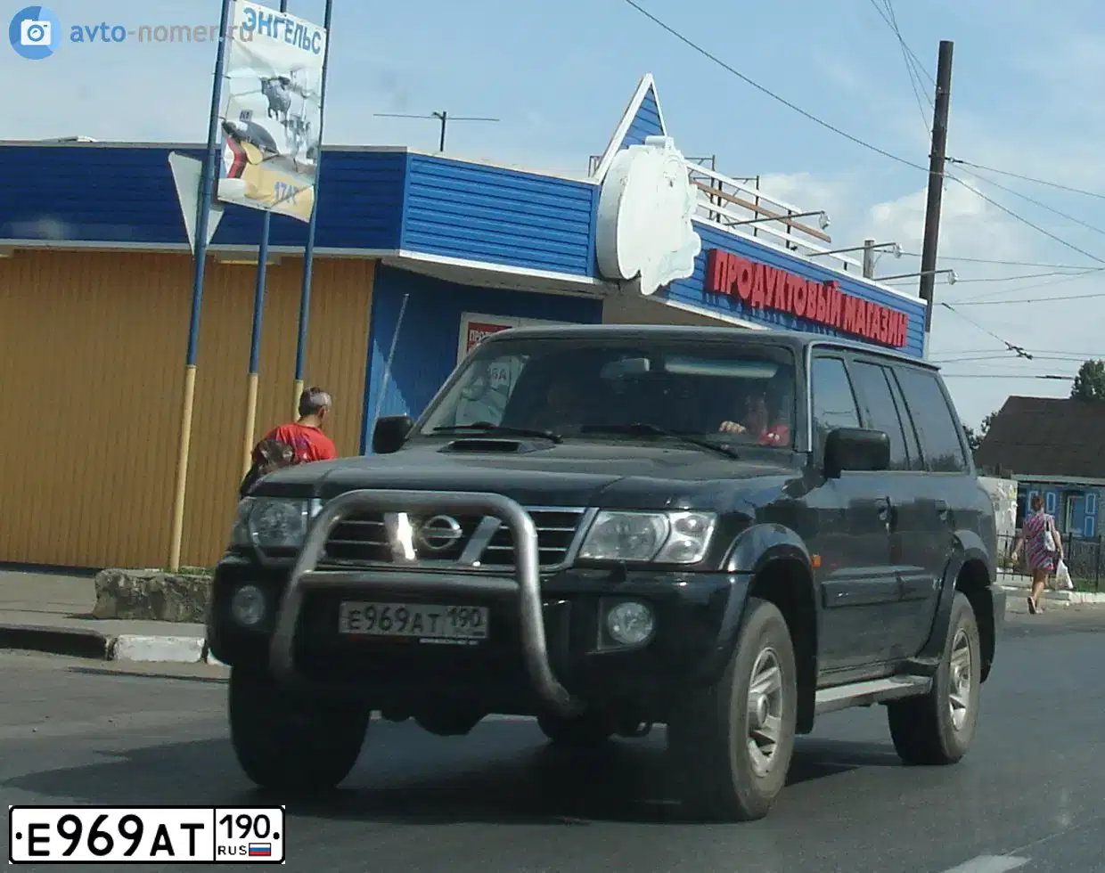 Фото автомобиля NISSAN PATROL, 2002 — госномер Е969АТ190. Цвет: ЧЕРНЫЙ