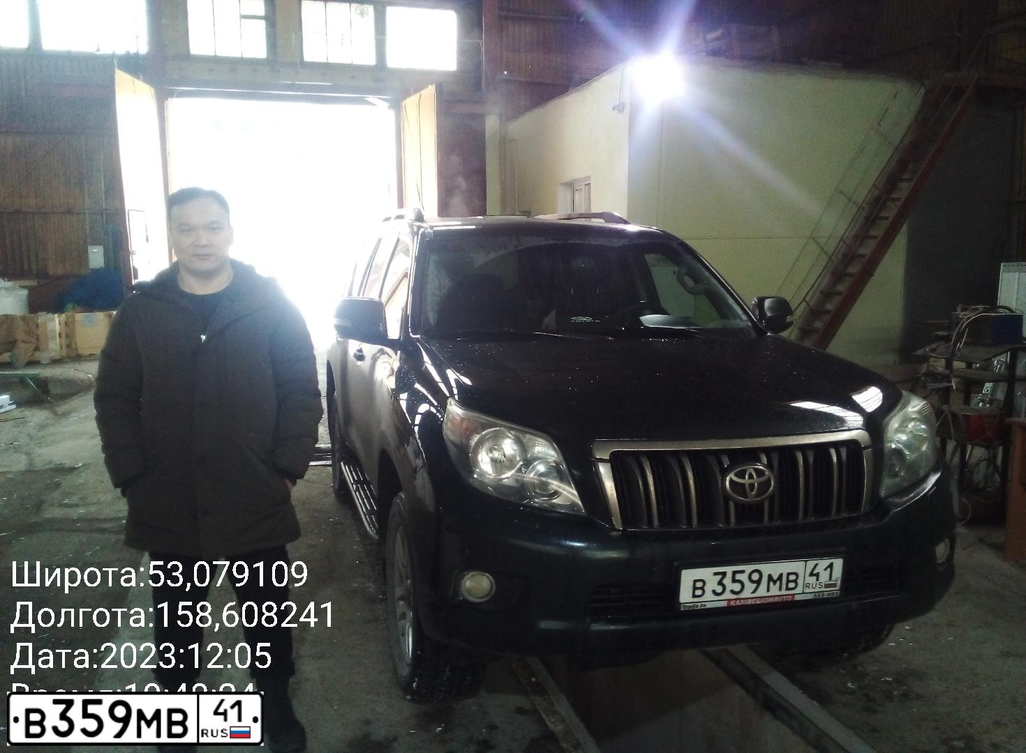 Фото автомобиля TOYOTA LANDCRUISER, 2012 — госномер А335НЕ134. Цвет: ТЕМНО-СЕРЫЙ