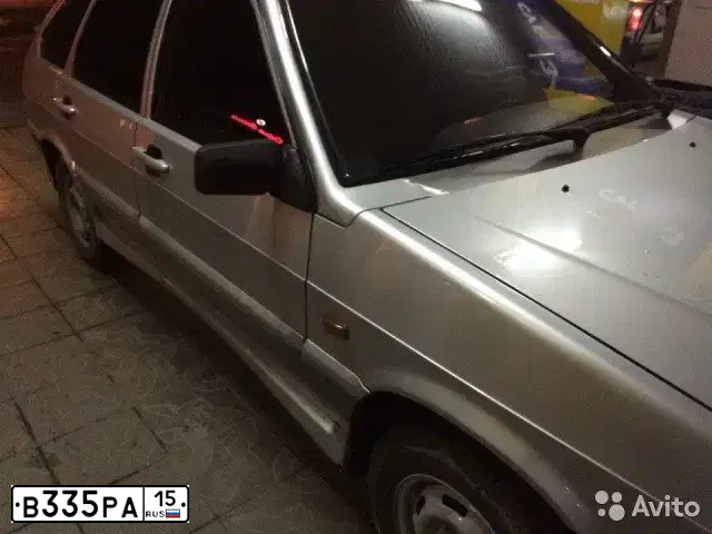 Фото автомобиля LADA 2114 SAMARA, 2005 — госномер В335РА15. Цвет: светло-серебристый металлик