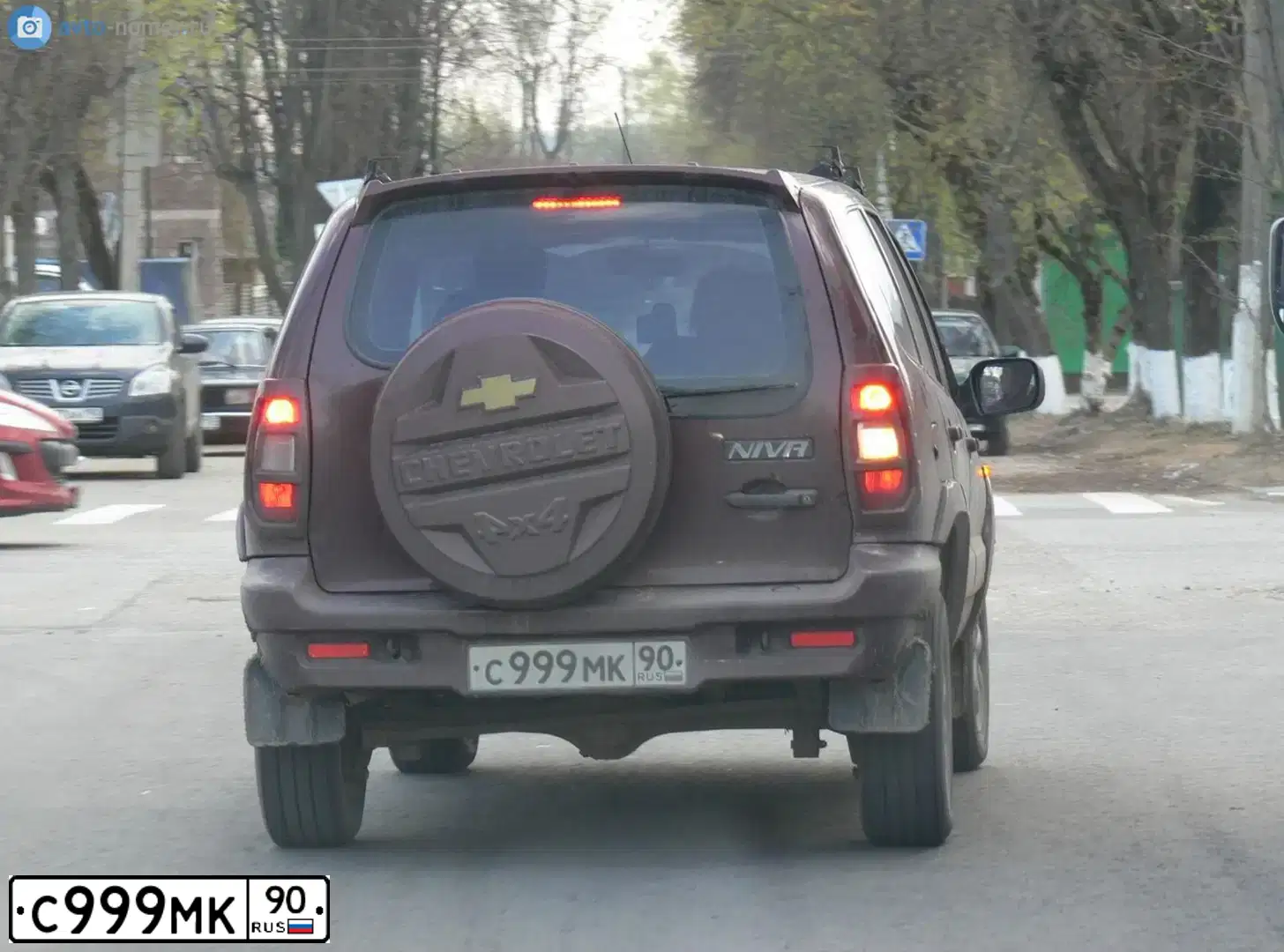 Фото автомобиля CHEVROLET NIVA, 2005 — госномер С999МК90. Цвет: КРАСНЫЙ