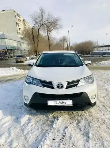 Фото автомобиля TOYOTA RAV4, 2013 — госномер У001АК56. Цвет: Белый