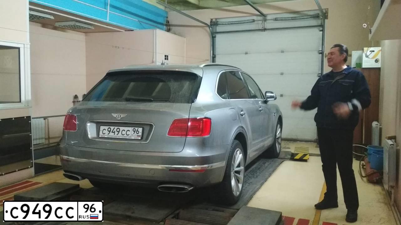 Фото автомобиля PORSCHE CAYENNE, 2012 — госномер Р949РР72. Цвет: ЧЕРНЫЙ
