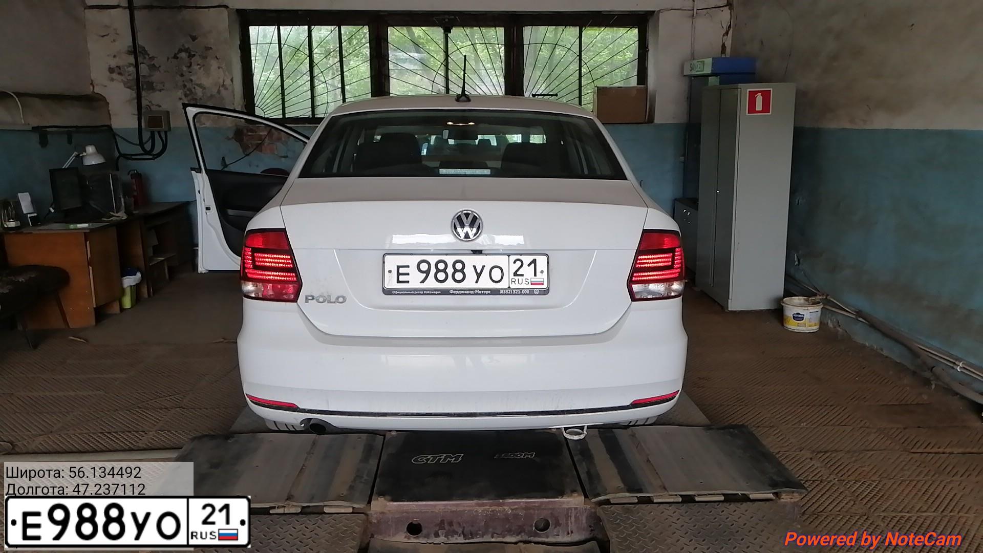 Фото автомобиля VOLKSWAGEN POLO, 2018 — госномер Е988УО21. Цвет: БЕЛЫЙ