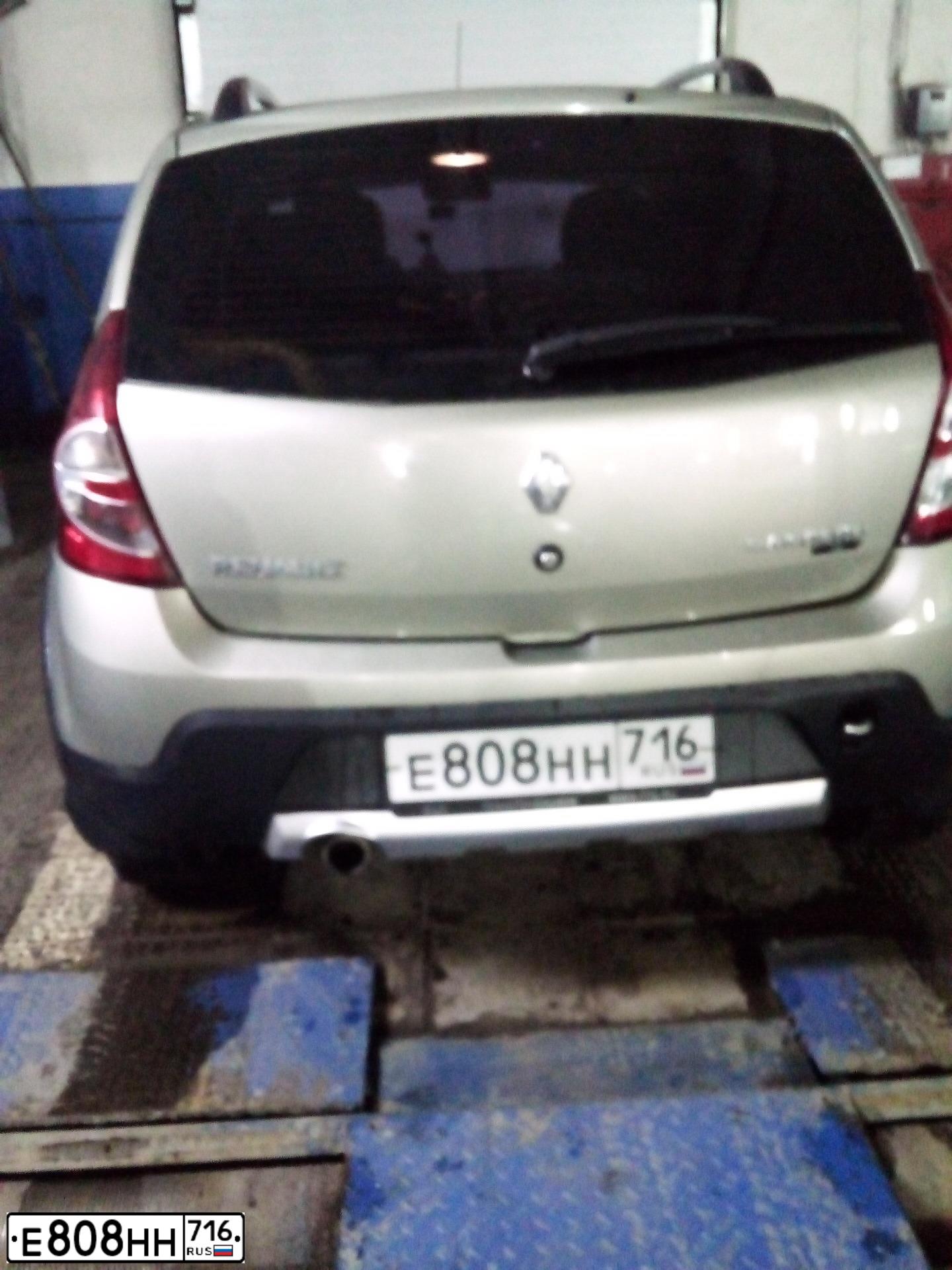 Фото автомобиля RENAULT SANDERO, 2013 — госномер Е808НН716. Цвет: БЕЖЕВЫЙ