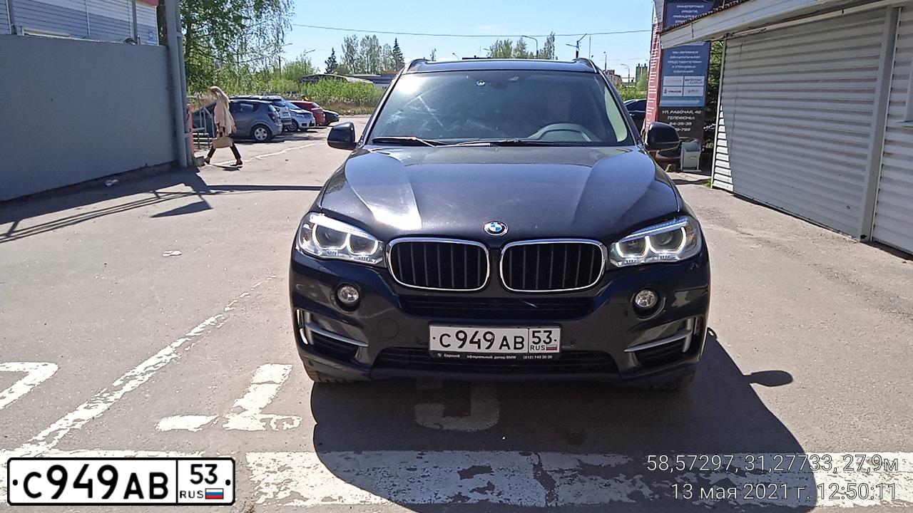 Фото автомобиля BMW X5, 2017 — госномер Е604ХО53. Цвет: ЧЕРНЫЙ