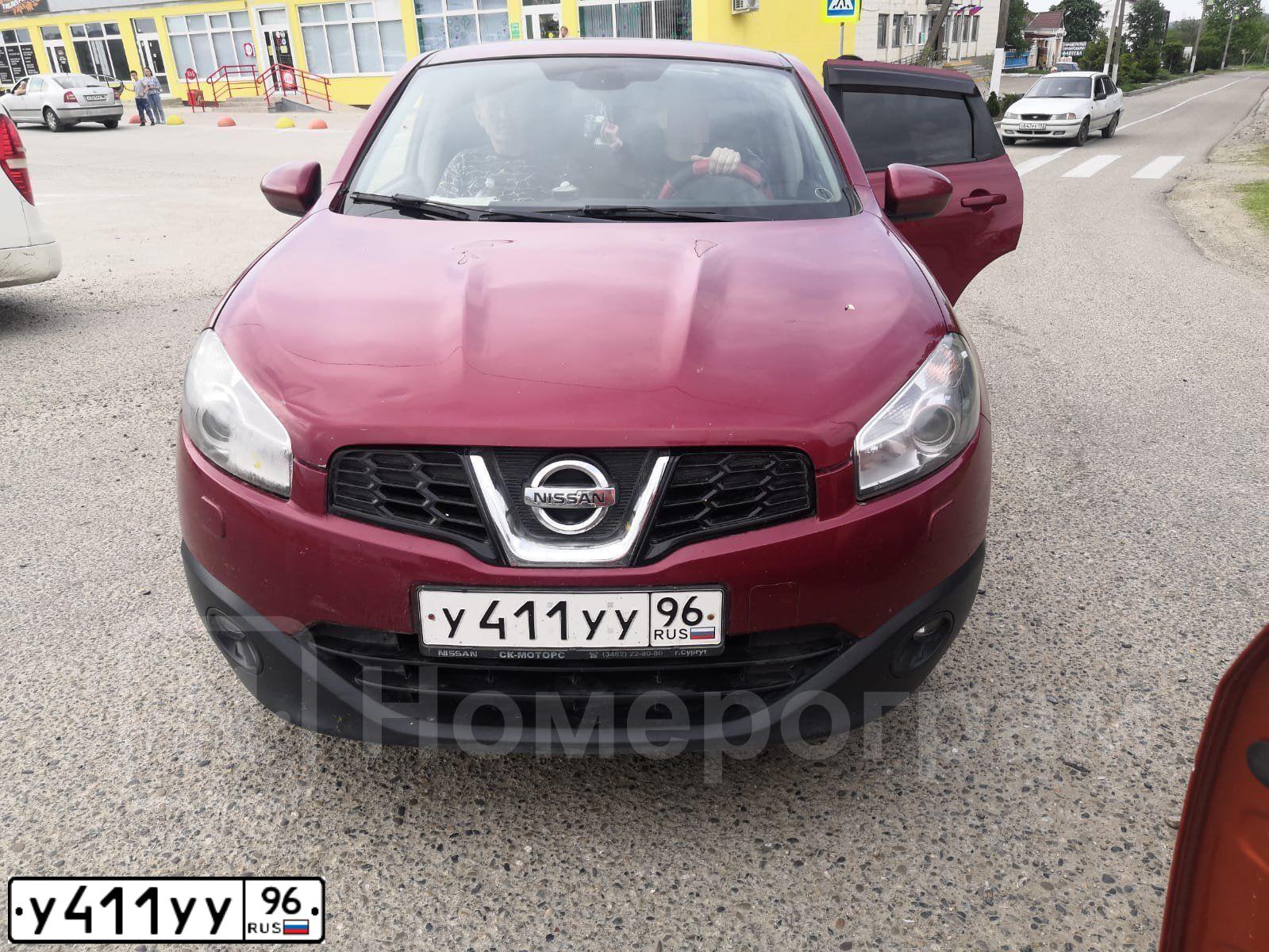 Фото автомобиля NISSAN QASHQAI, 2011 — госномер У411УУ96. Цвет: Красный