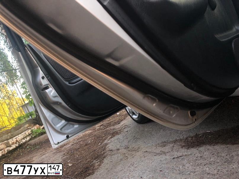 Фото автомобиля TOYOTA AVENSIS, 2002 — госномер М743МА47. Цвет: Серебристый