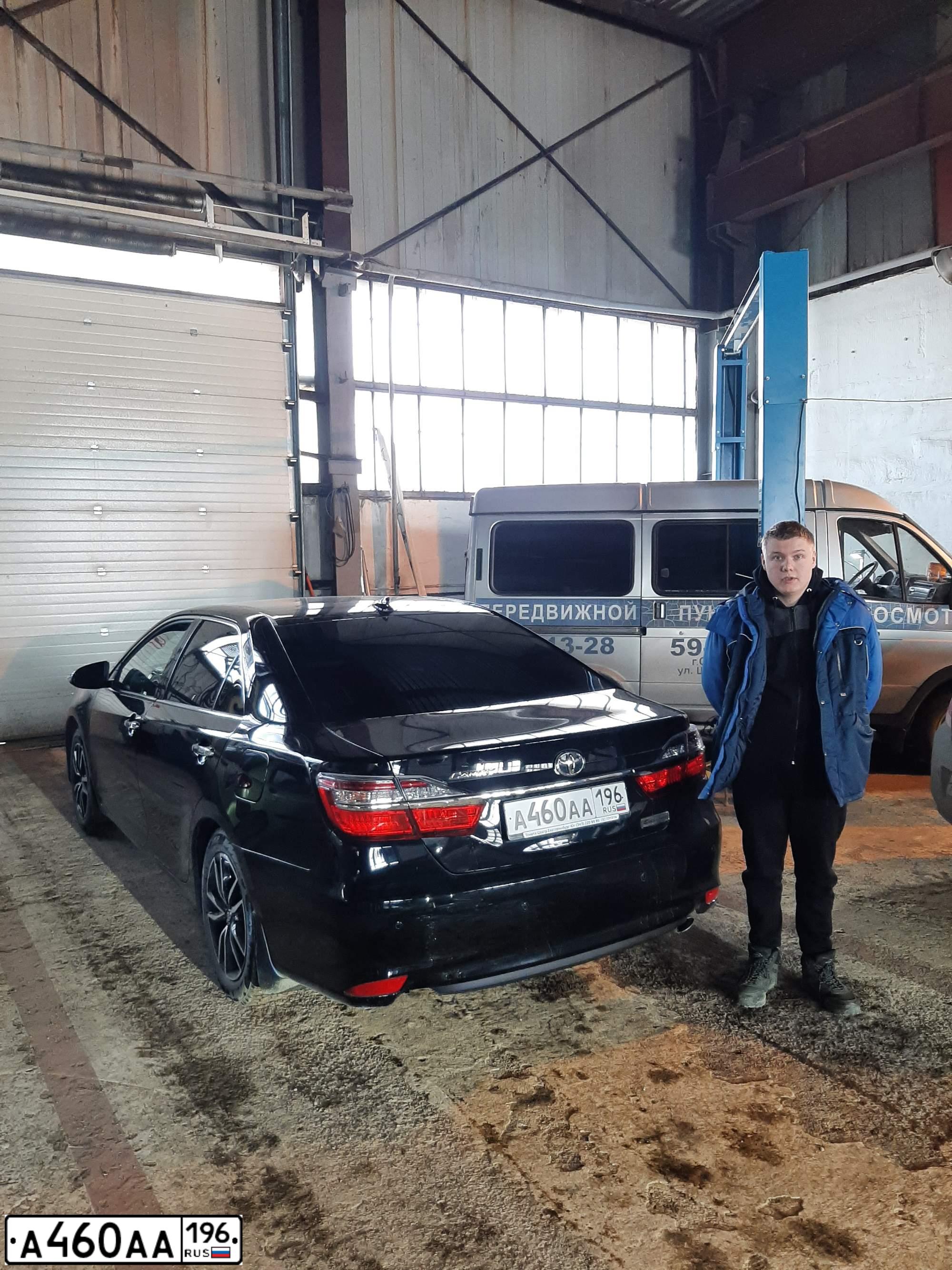 Фото автомобиля TOYOTA CAMRY, 2017 — госномер А460АА196. Цвет: ЧЕРНЫЙ МЕТАЛЛИК