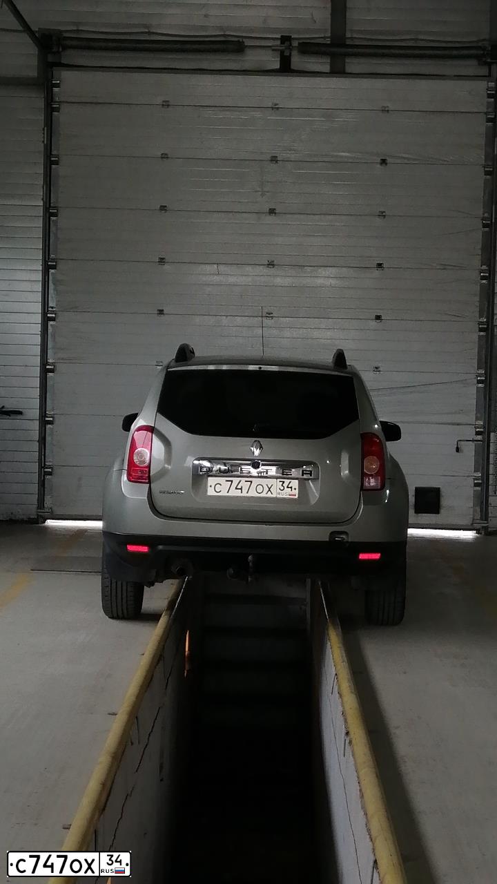 Фото автомобиля RENAULT DUSTER, 2012 — госномер С747ОХ34. Цвет: БЕЖЕВЫЙ