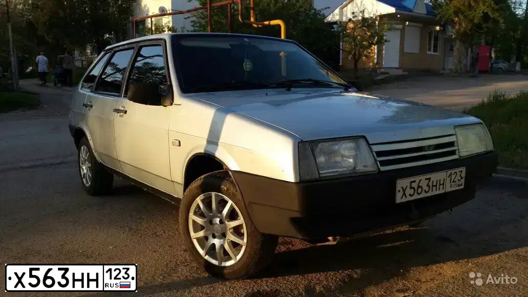 Фото автомобиля LADA 2109 SAMARA, 2003 — госномер Р402ОУ23. Цвет: СЕРЕБРИСТО-ГОЛУБОЙ