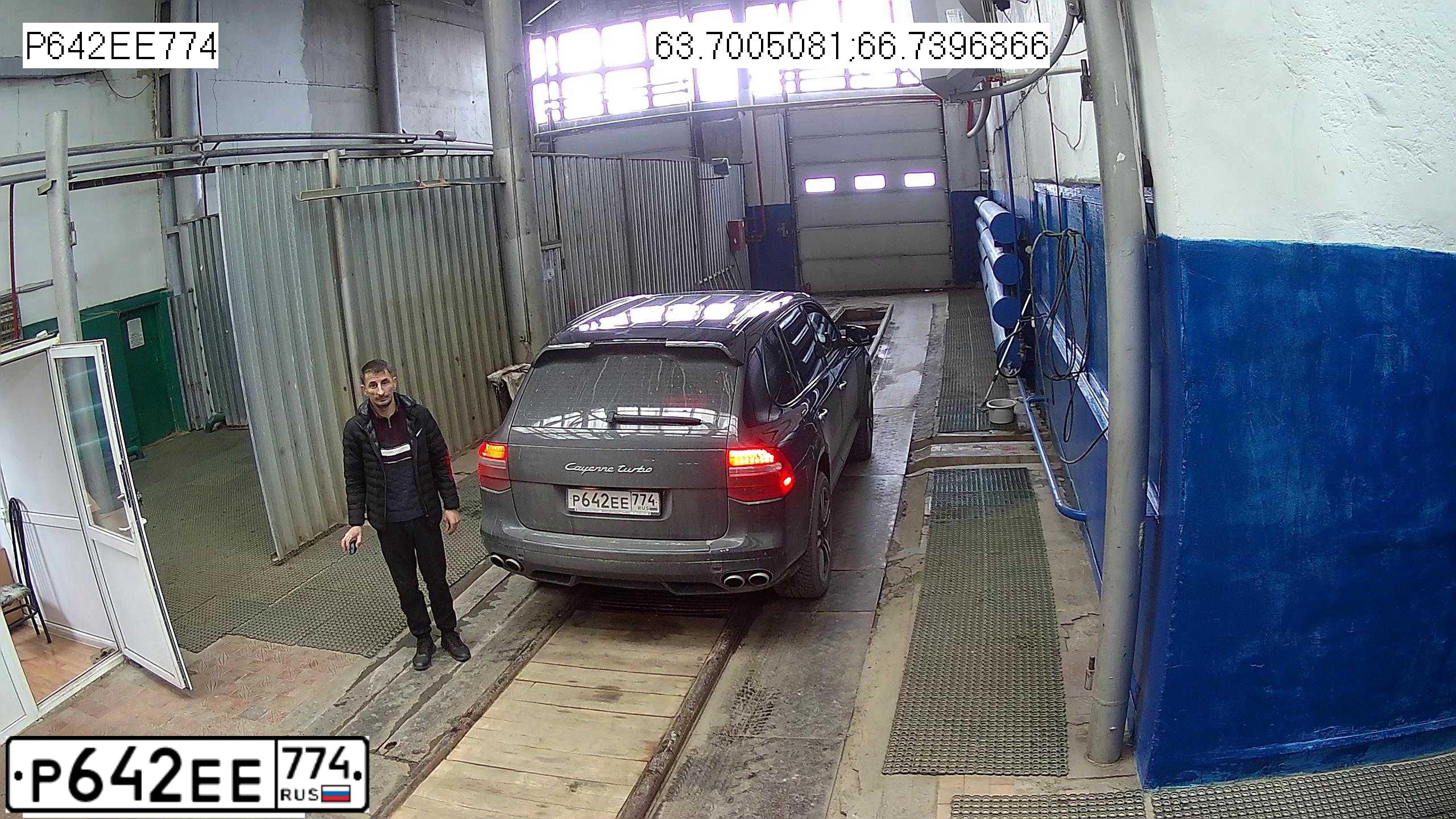 Фото автомобиля PORSCHE CAYENNE, 2007 — госномер О244ОО74. Цвет: ЧЕРНЫЙ
