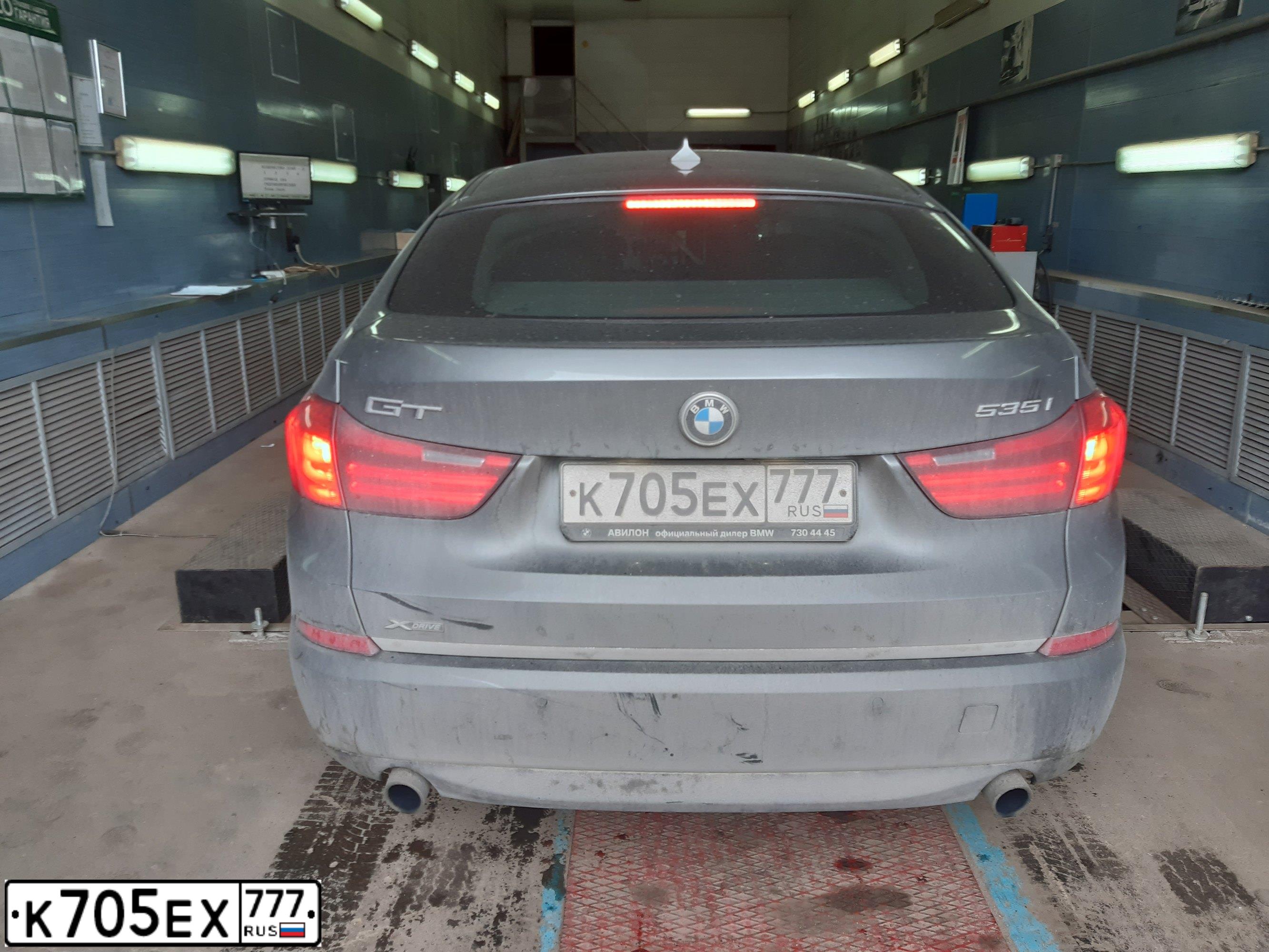 Фото автомобиля BMW 535I, 2013 — госномер Е015КТ977