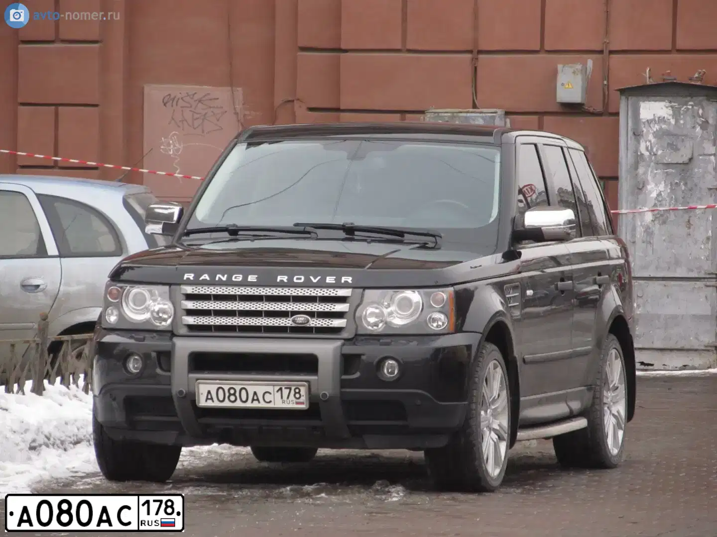 Фото автомобиля LANDROVER RANGE ROVER SPORT, 2007 — госномер С009АА98. Цвет: ЧЕРНЫЙ