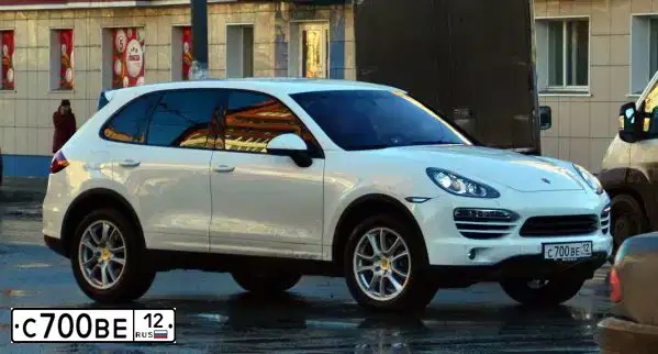 Фото автомобиля PORSCHE CAYENNE, 2019 — госномер М274ЕО12. Цвет: СИНИЙ